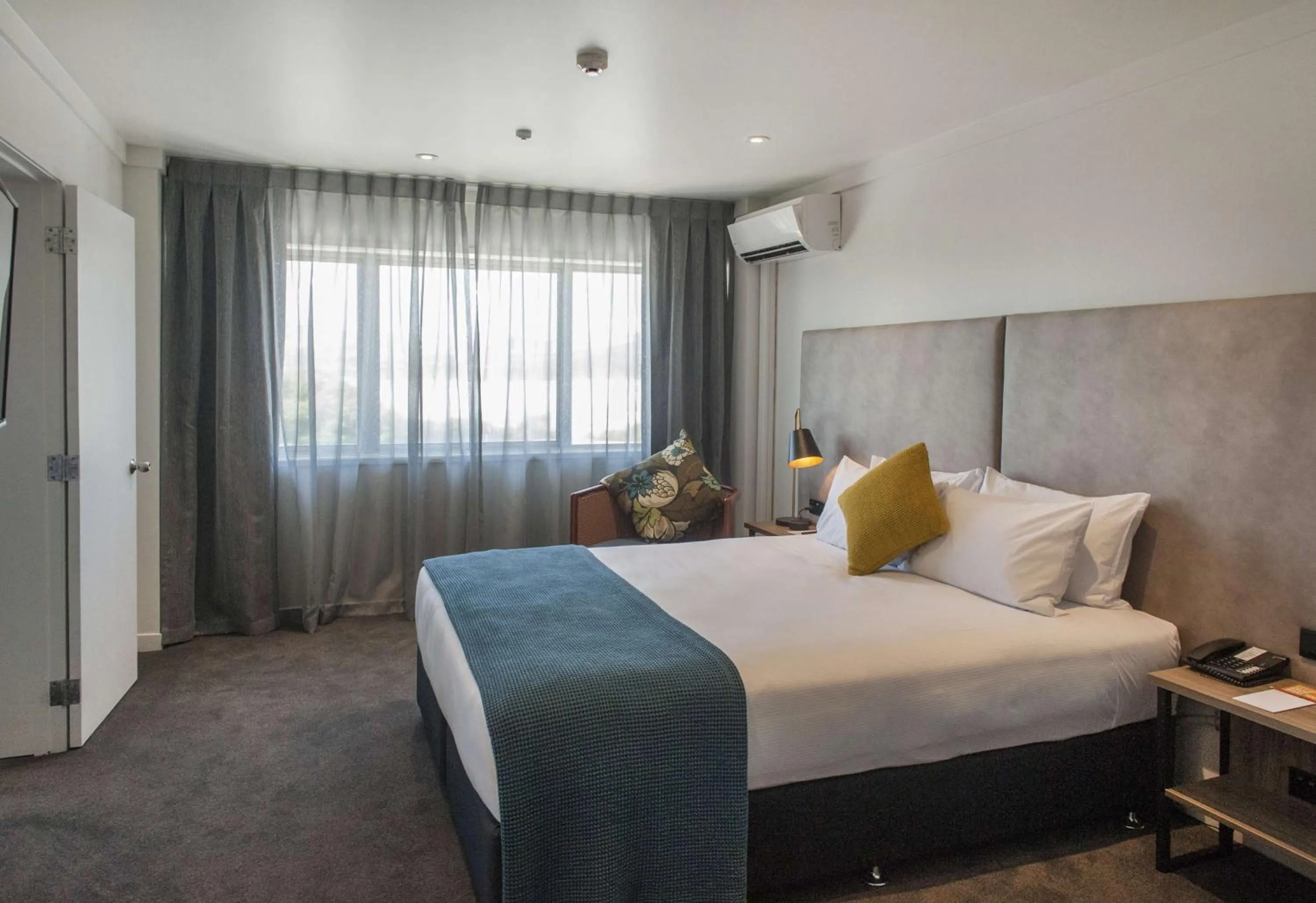 Photo of the whole room, Bed in Sudima Hotel Lake Rotorua