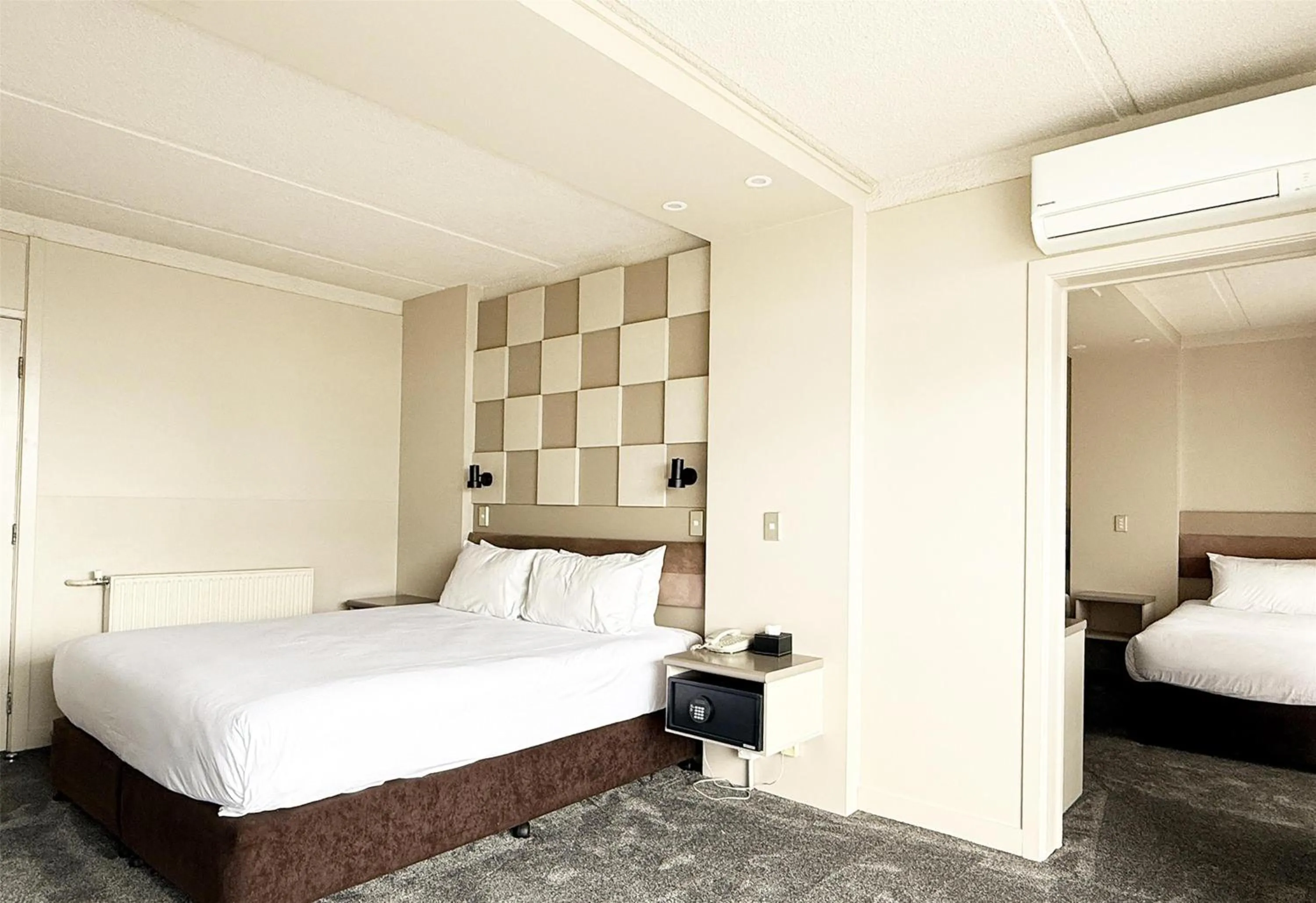 Bedroom, Bed in Sudima Hotel Lake Rotorua