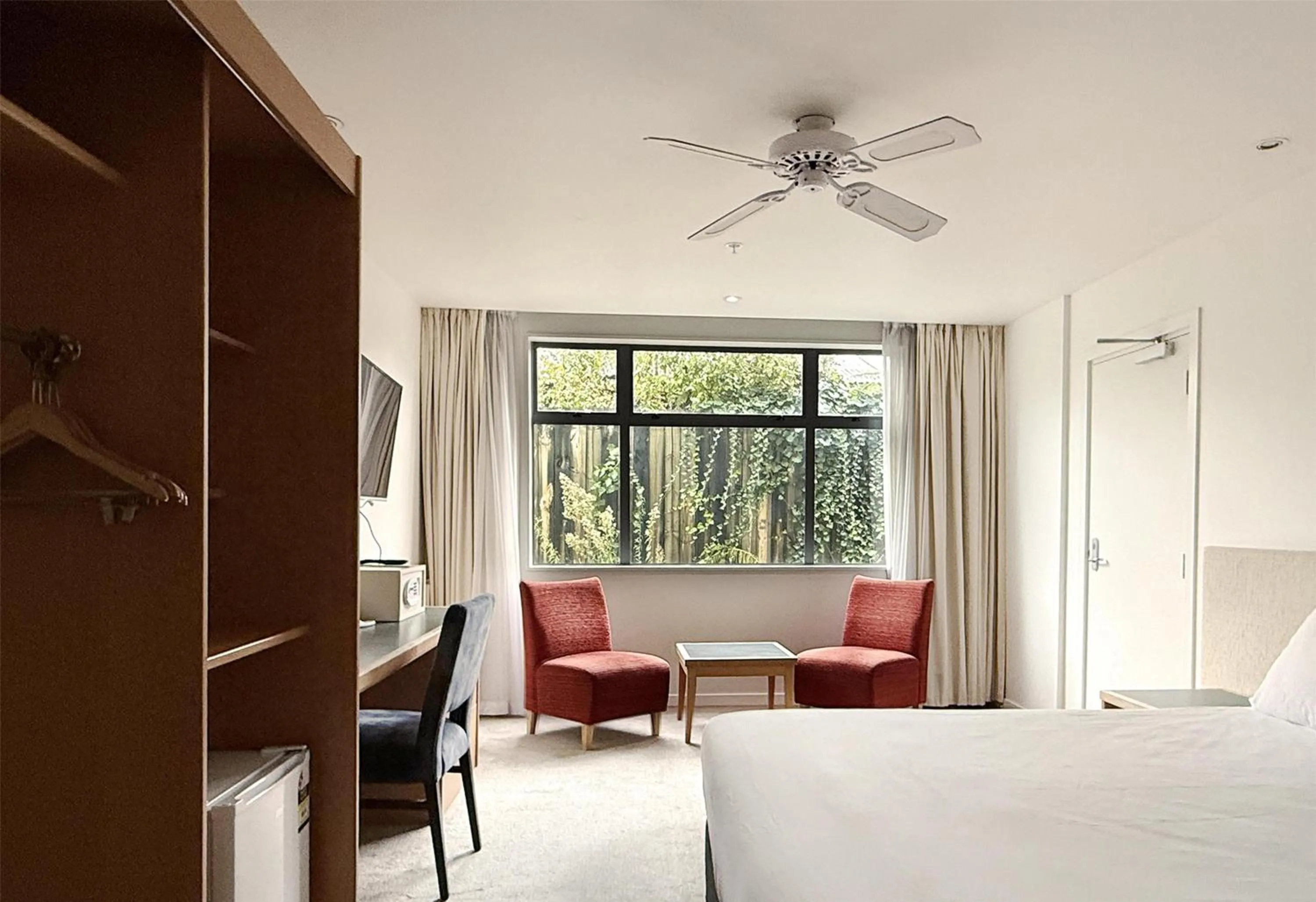 Bedroom, Bed in Sudima Hotel Lake Rotorua