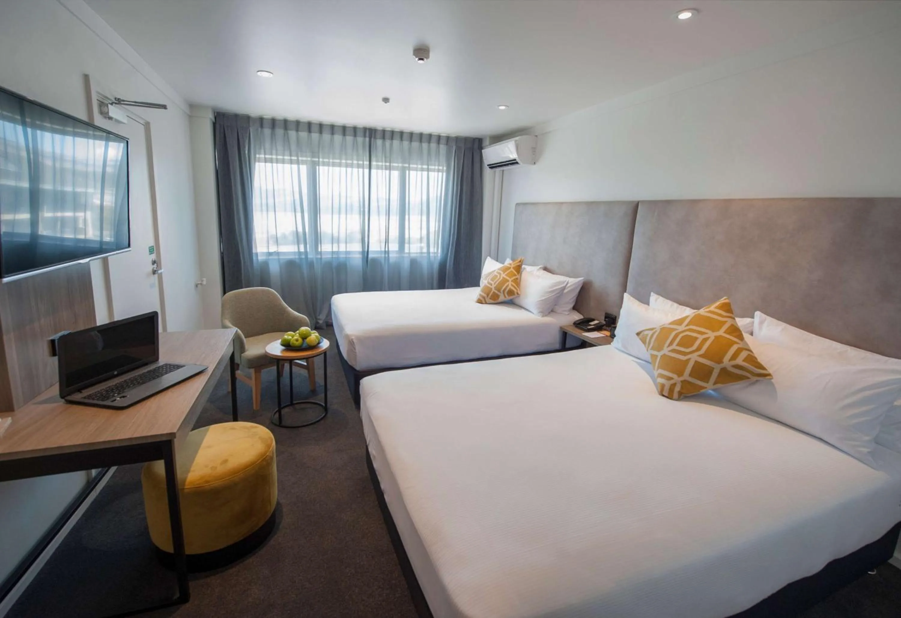 Bedroom, Bed in Sudima Hotel Lake Rotorua