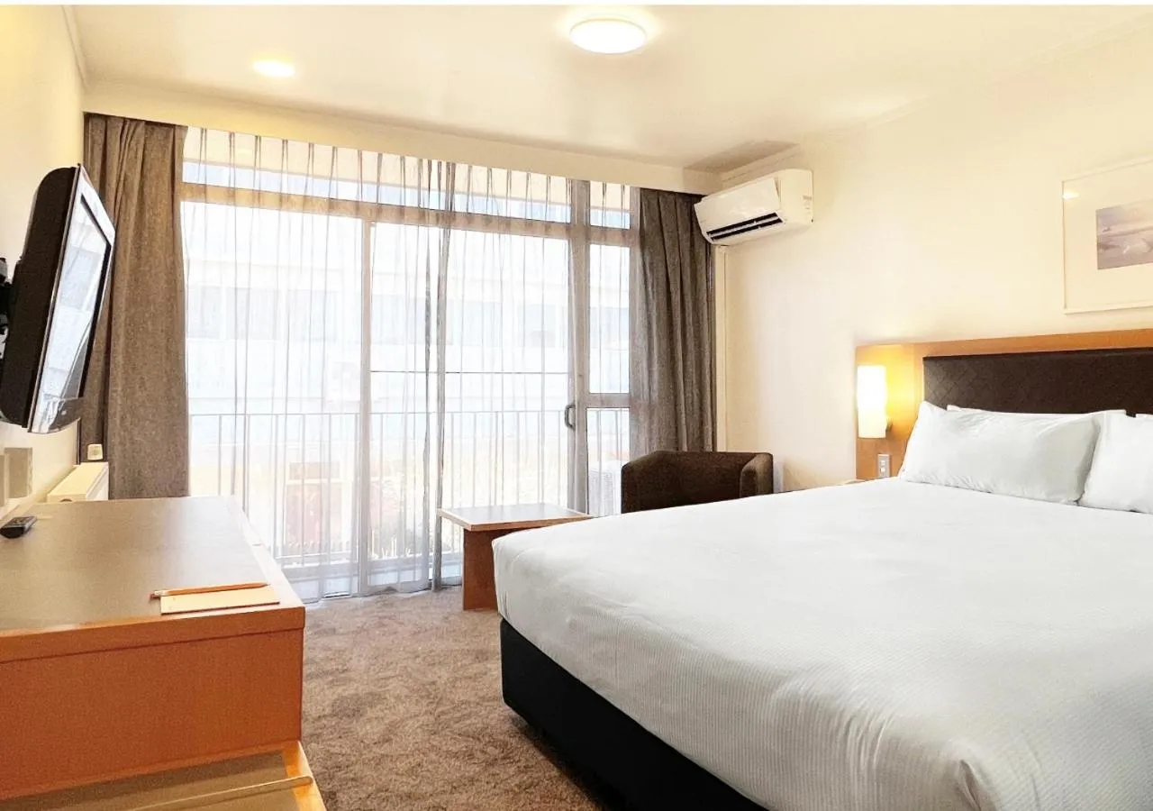 Bedroom, Bed in Sudima Hotel Lake Rotorua