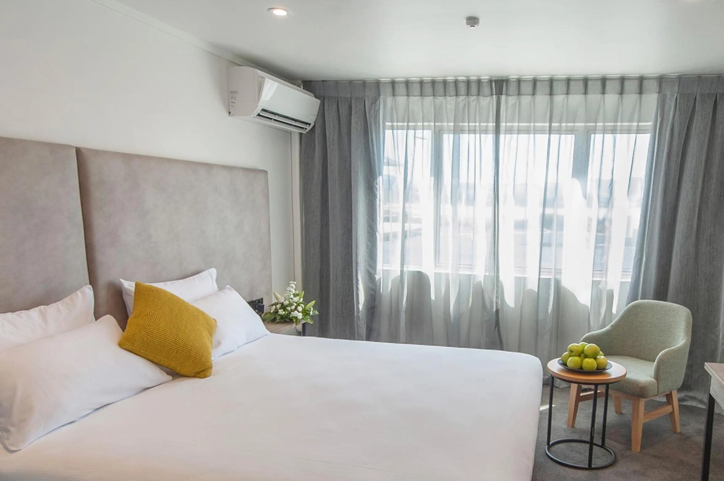 Bedroom, Bed in Sudima Hotel Lake Rotorua