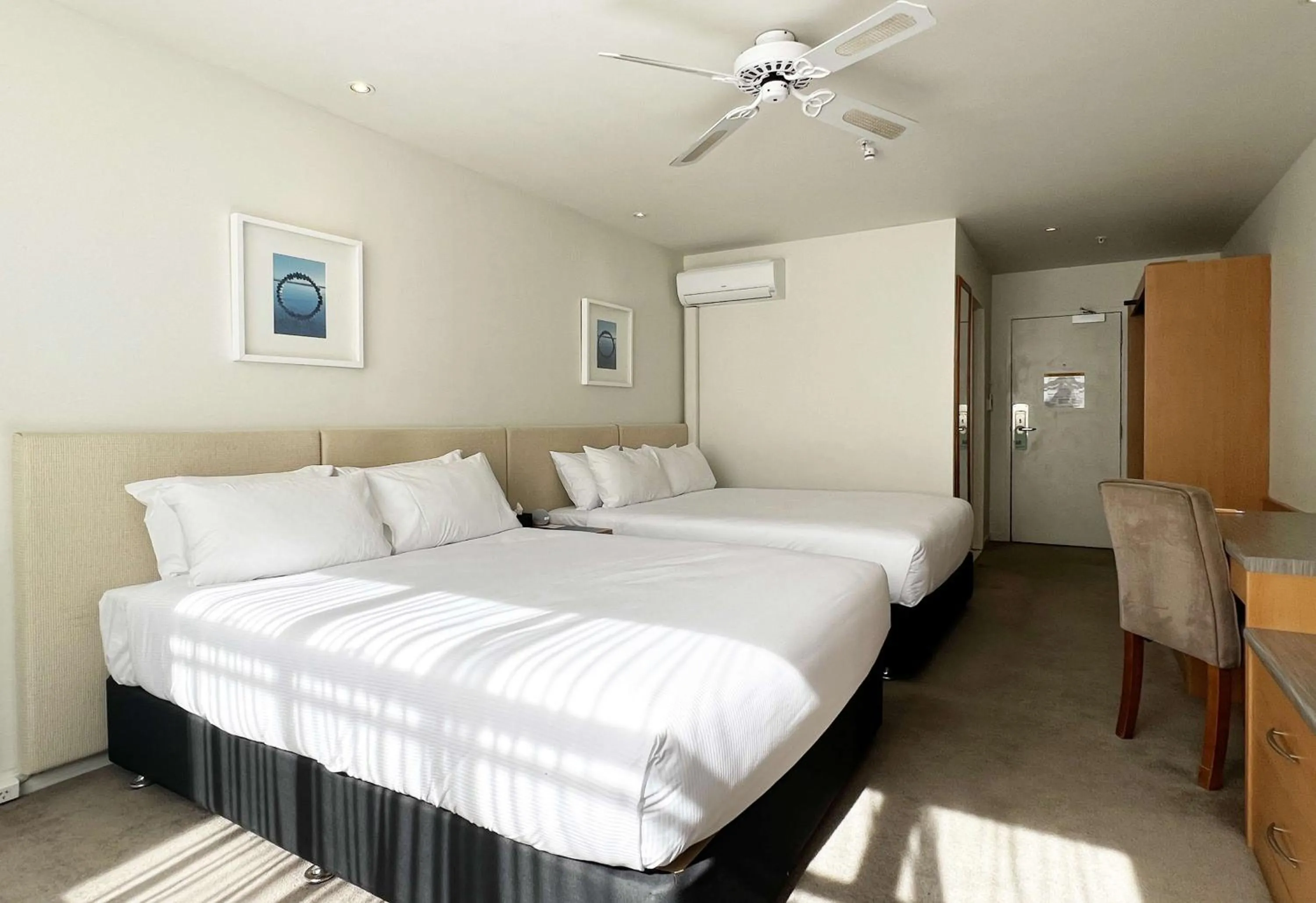 Bedroom, Bed in Sudima Hotel Lake Rotorua