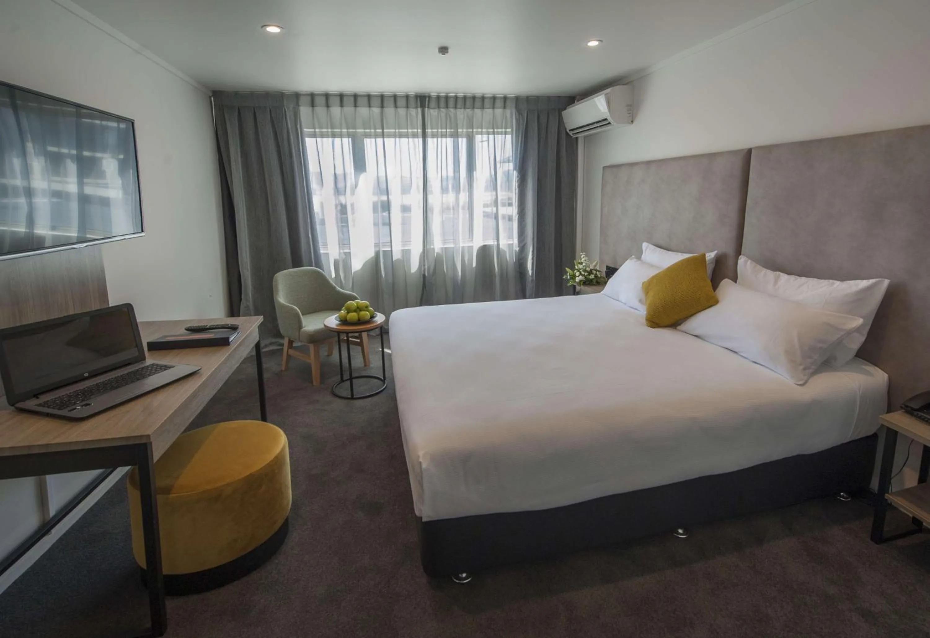 Bedroom, Bed in Sudima Hotel Lake Rotorua