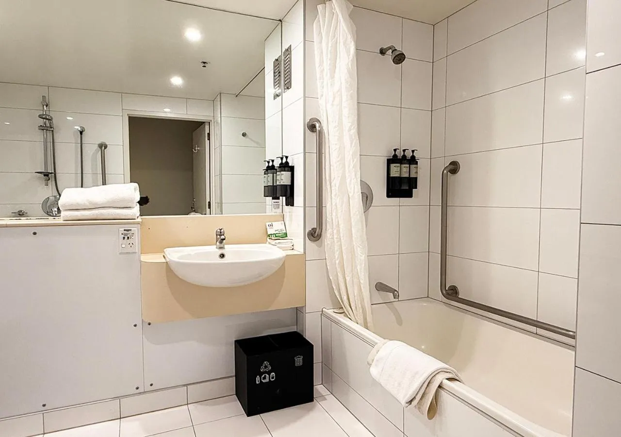 Bathroom in Sudima Hotel Lake Rotorua