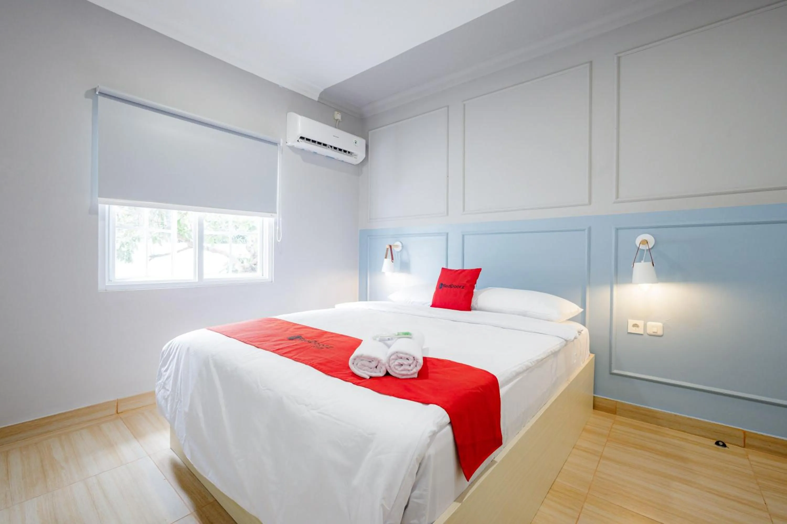 Bed in RedDoorz Plus at Jalan Gatot Subroto Jakarta