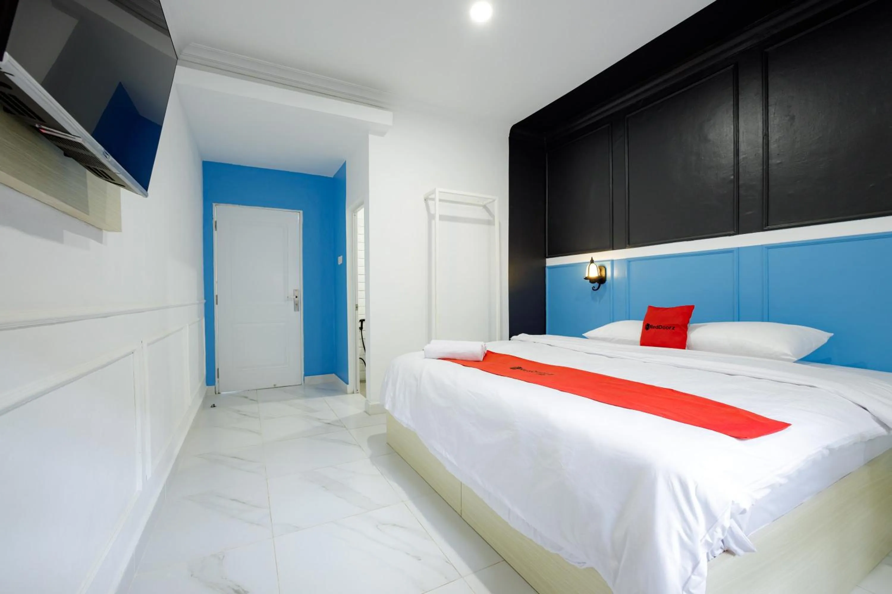 Bed in RedDoorz Plus at Jalan Gatot Subroto Jakarta
