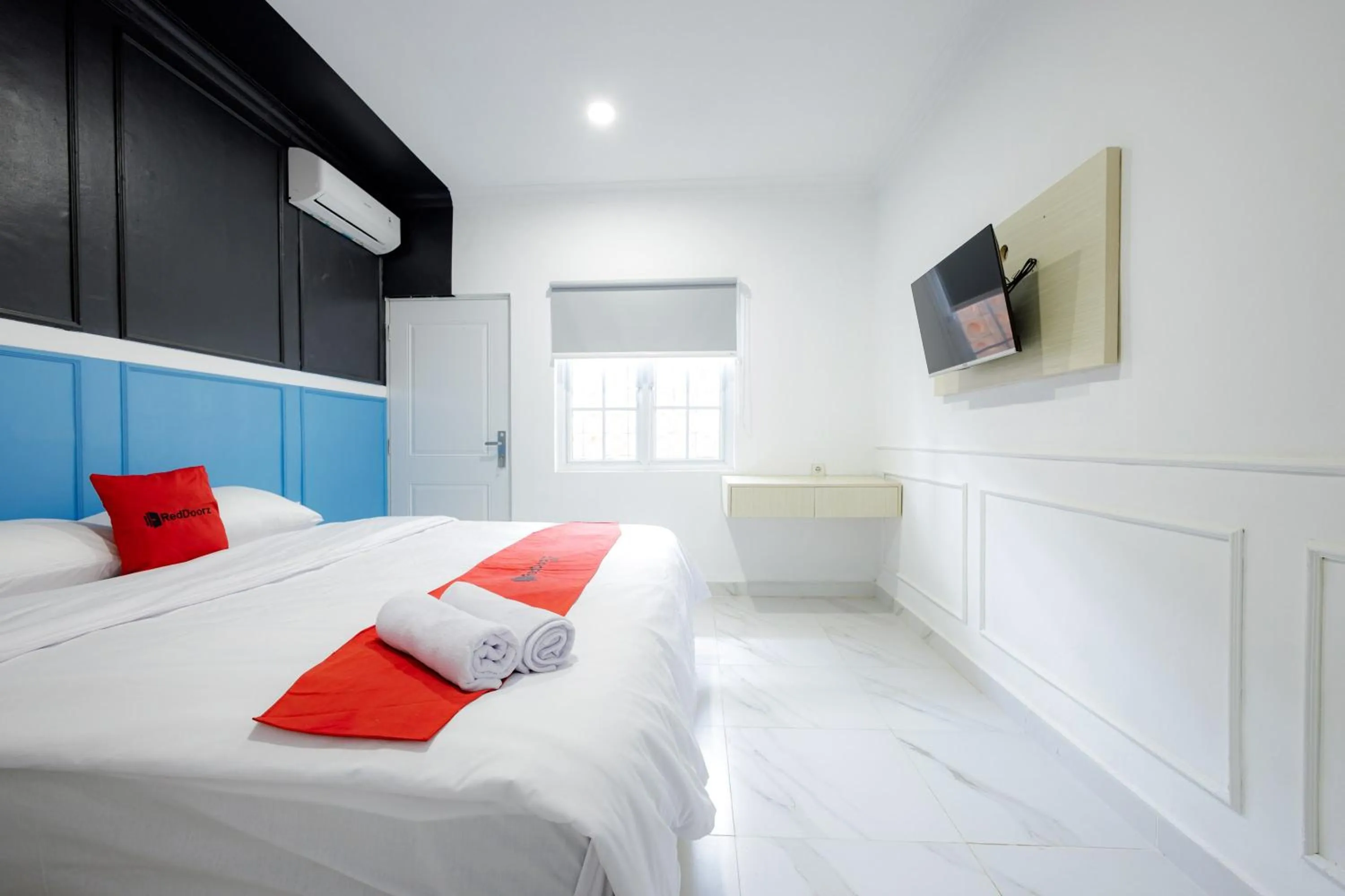 Bed in RedDoorz Plus at Jalan Gatot Subroto Jakarta