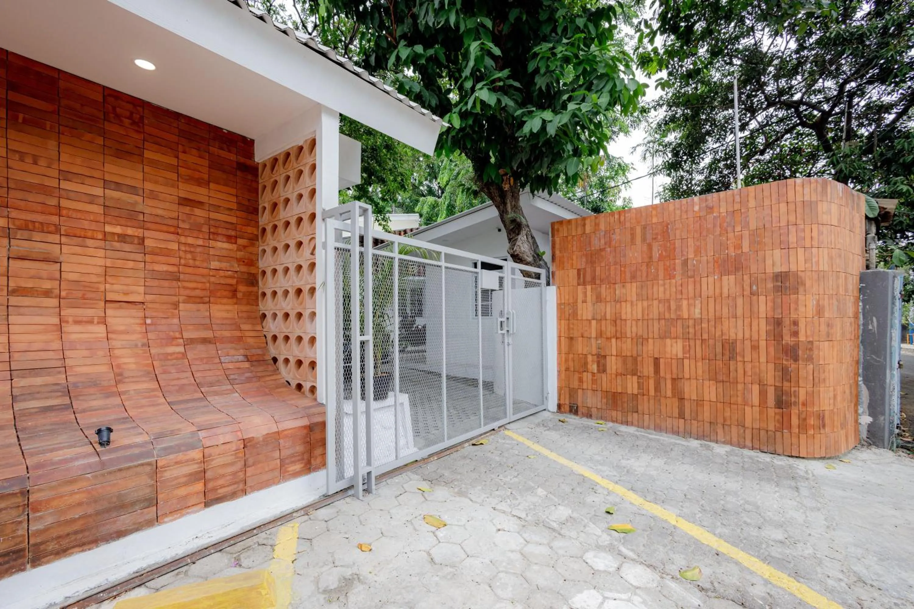 Property building in RedDoorz Plus at Jalan Gatot Subroto Jakarta