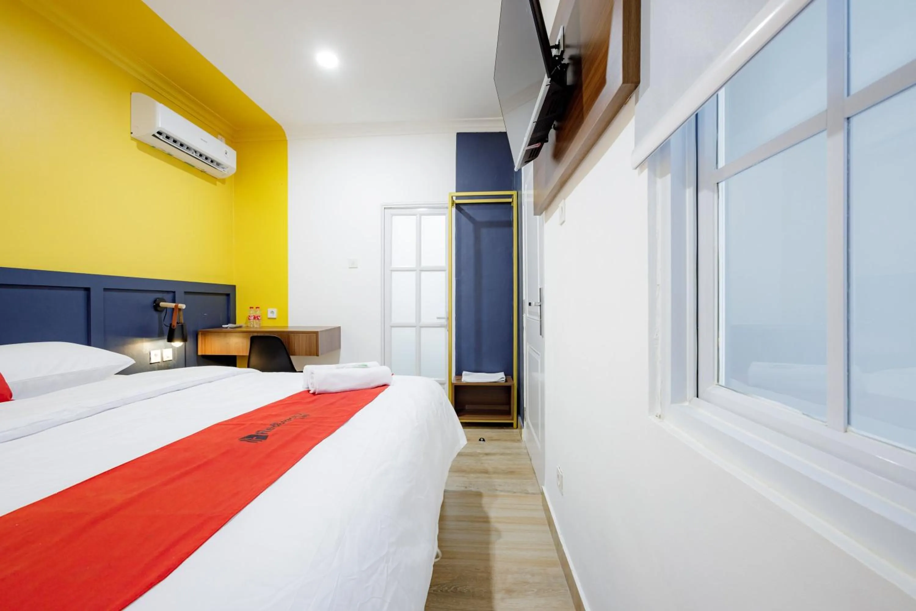 Bed in RedDoorz Plus at Jalan Gatot Subroto Jakarta