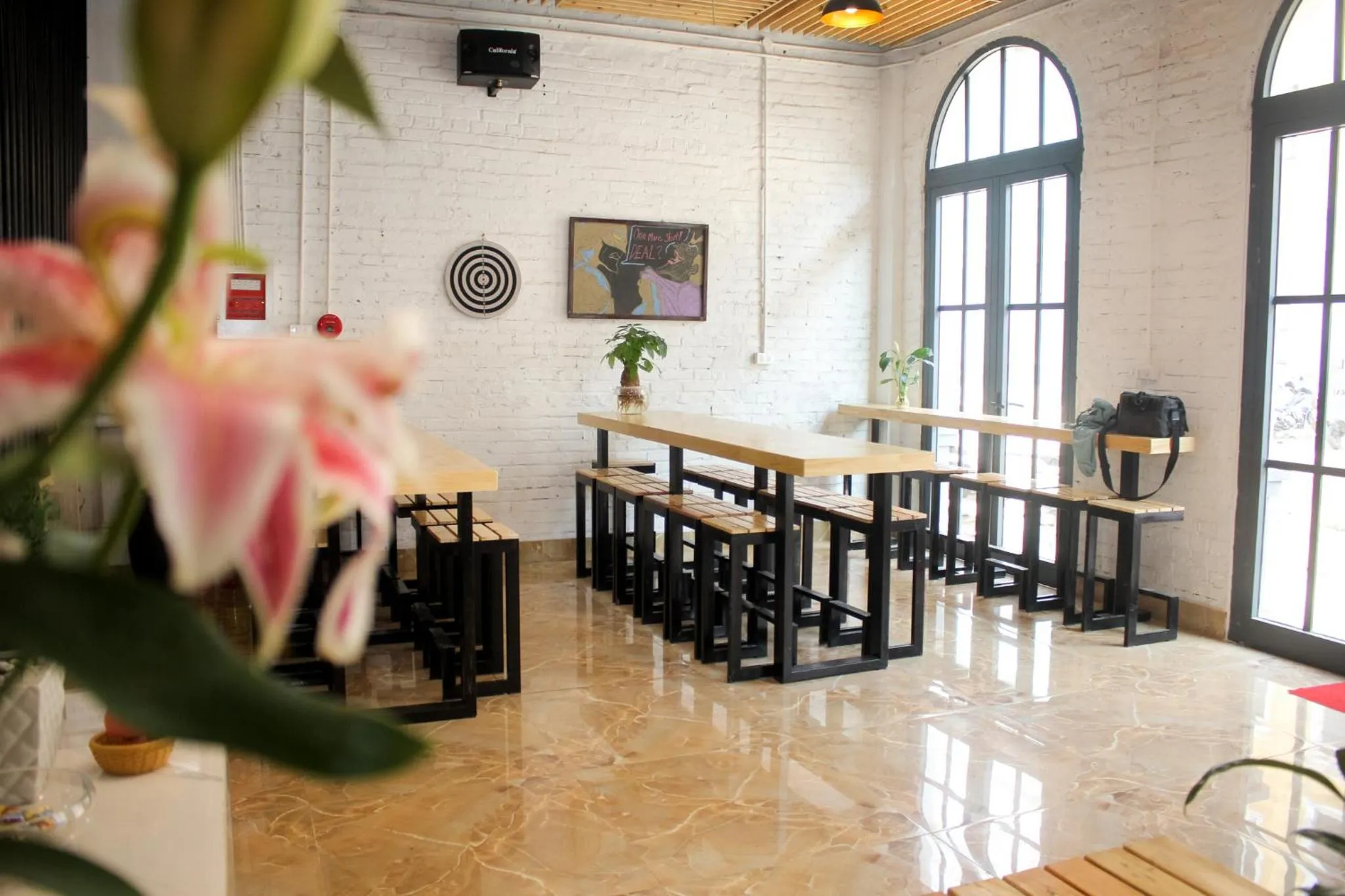 Seating area in AROMA Ha Long Hotel