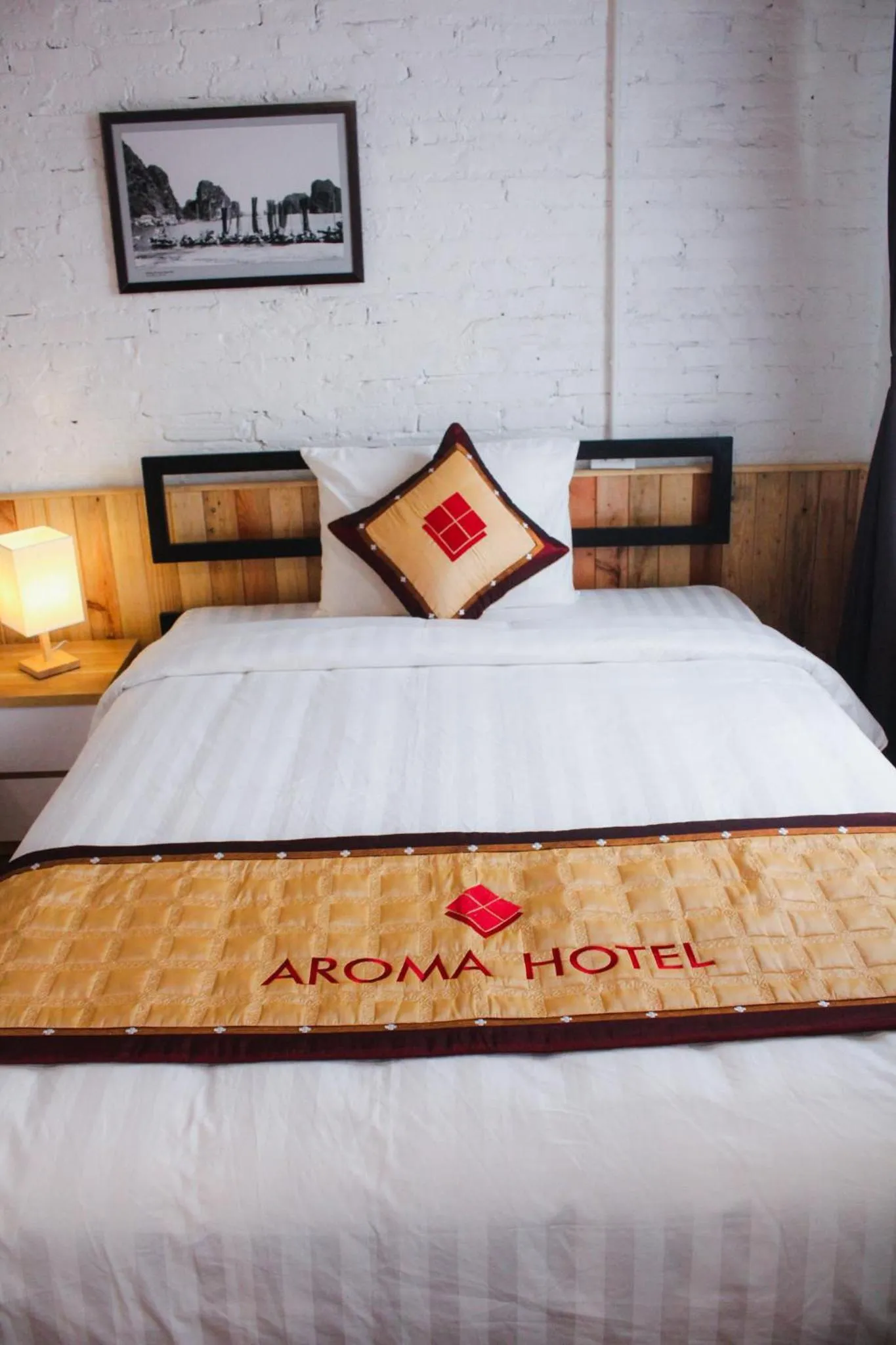 Bed in AROMA Ha Long Hotel