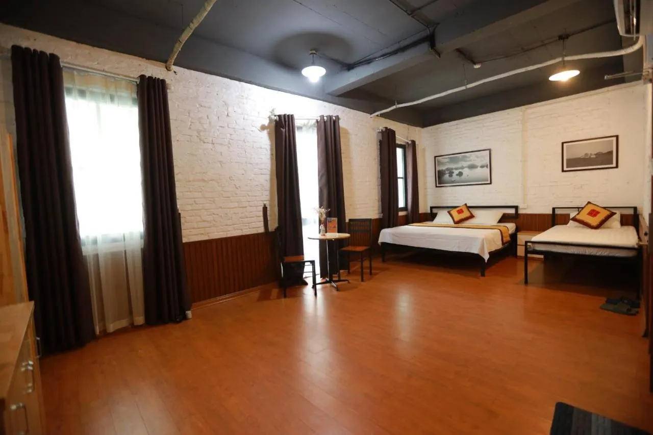 Bed in AROMA Ha Long Hotel