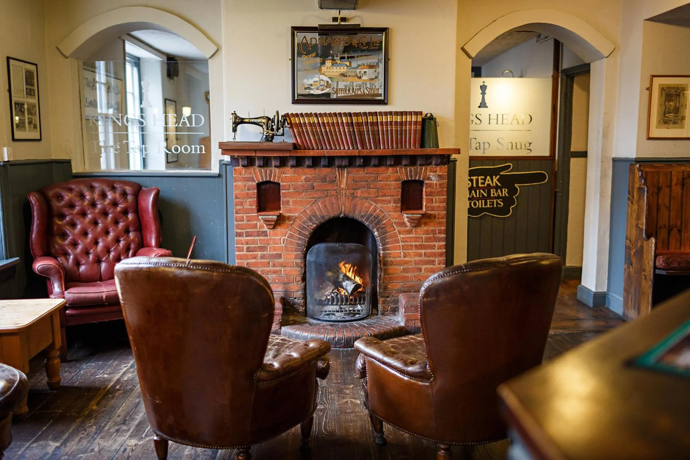 Lounge or bar in Kings Head Holt