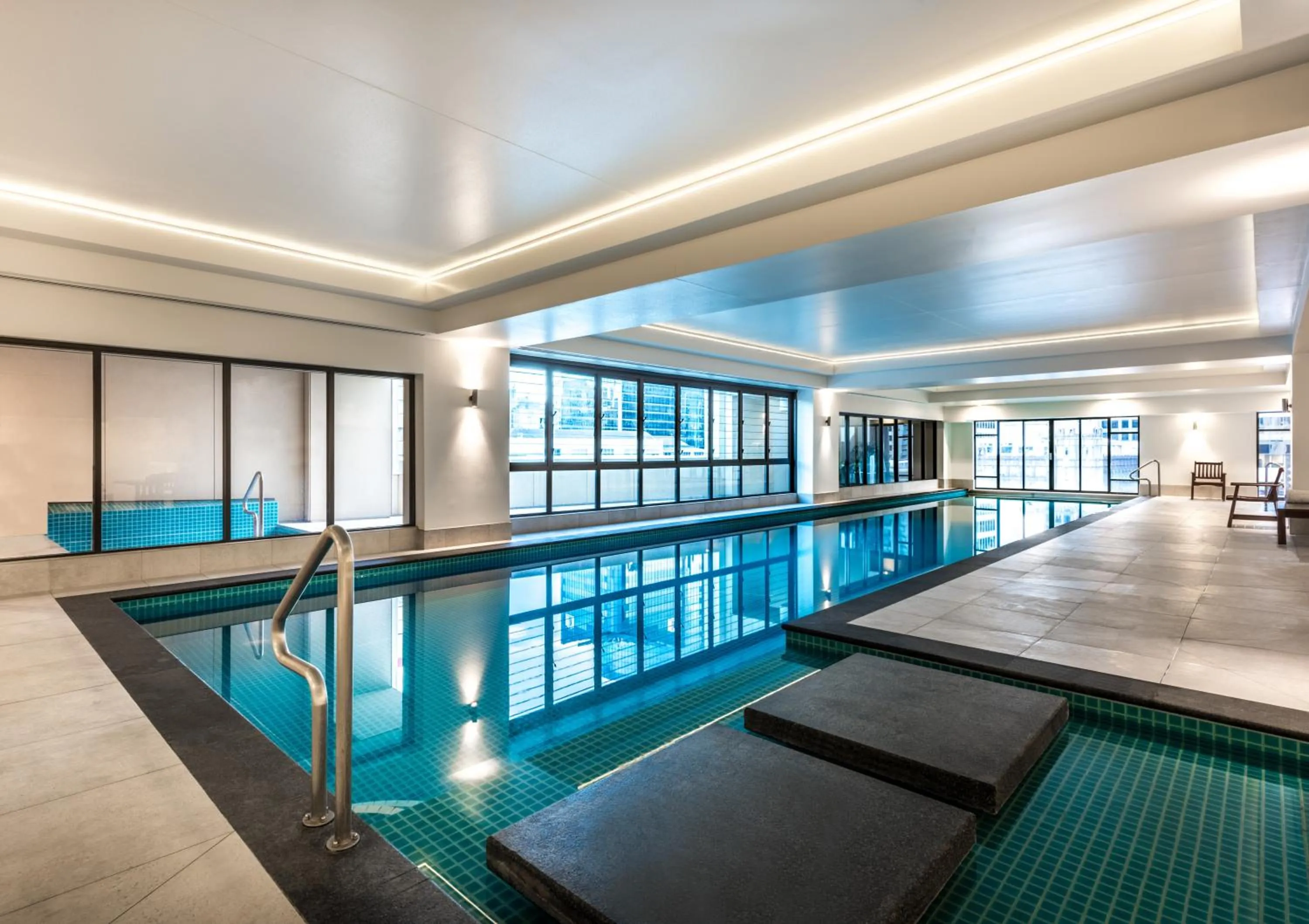 Swimming pool in Avani Metropolis Auckland Residences