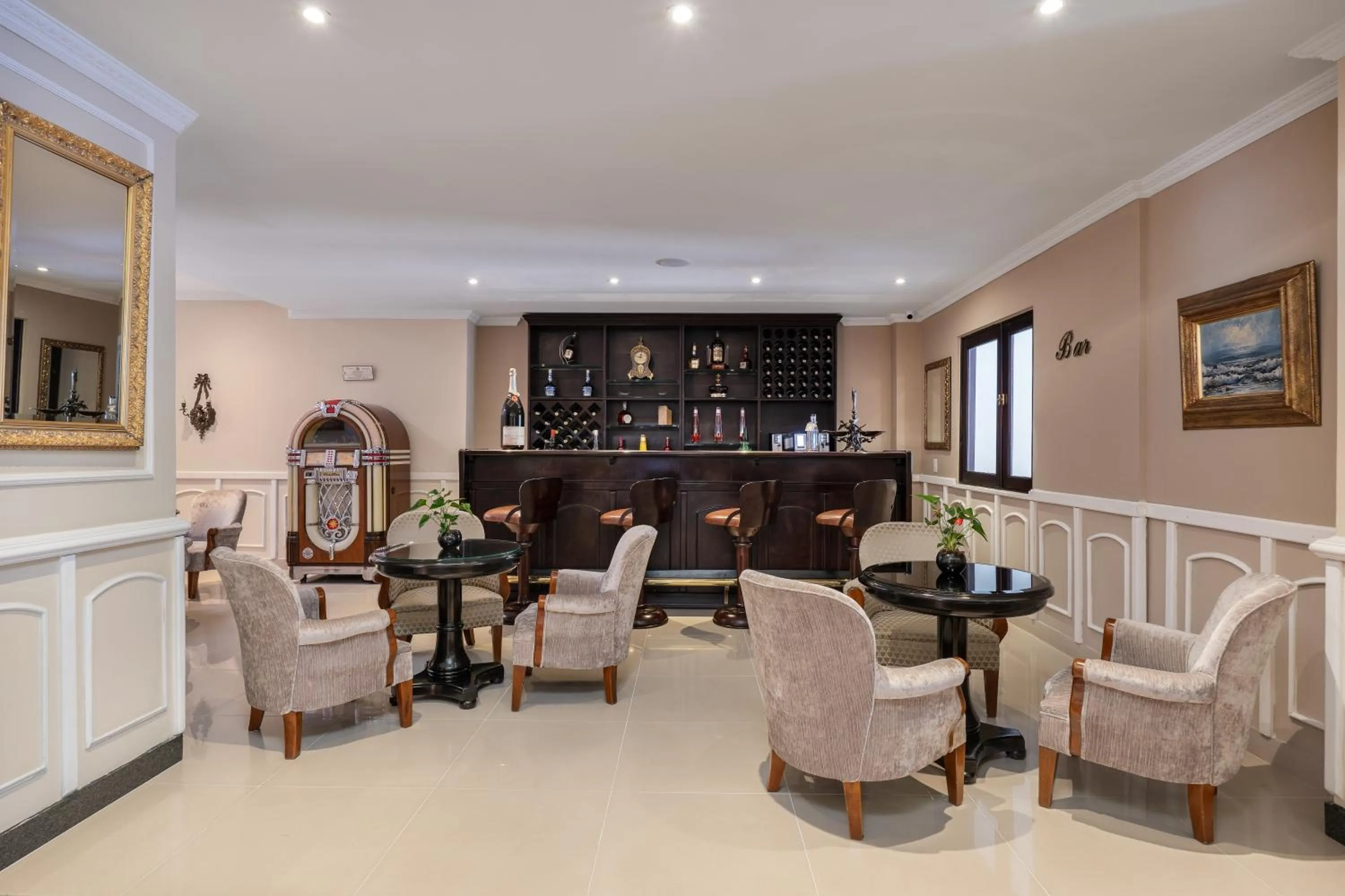 Lounge or bar in Hotel Le Manoir Bogotá