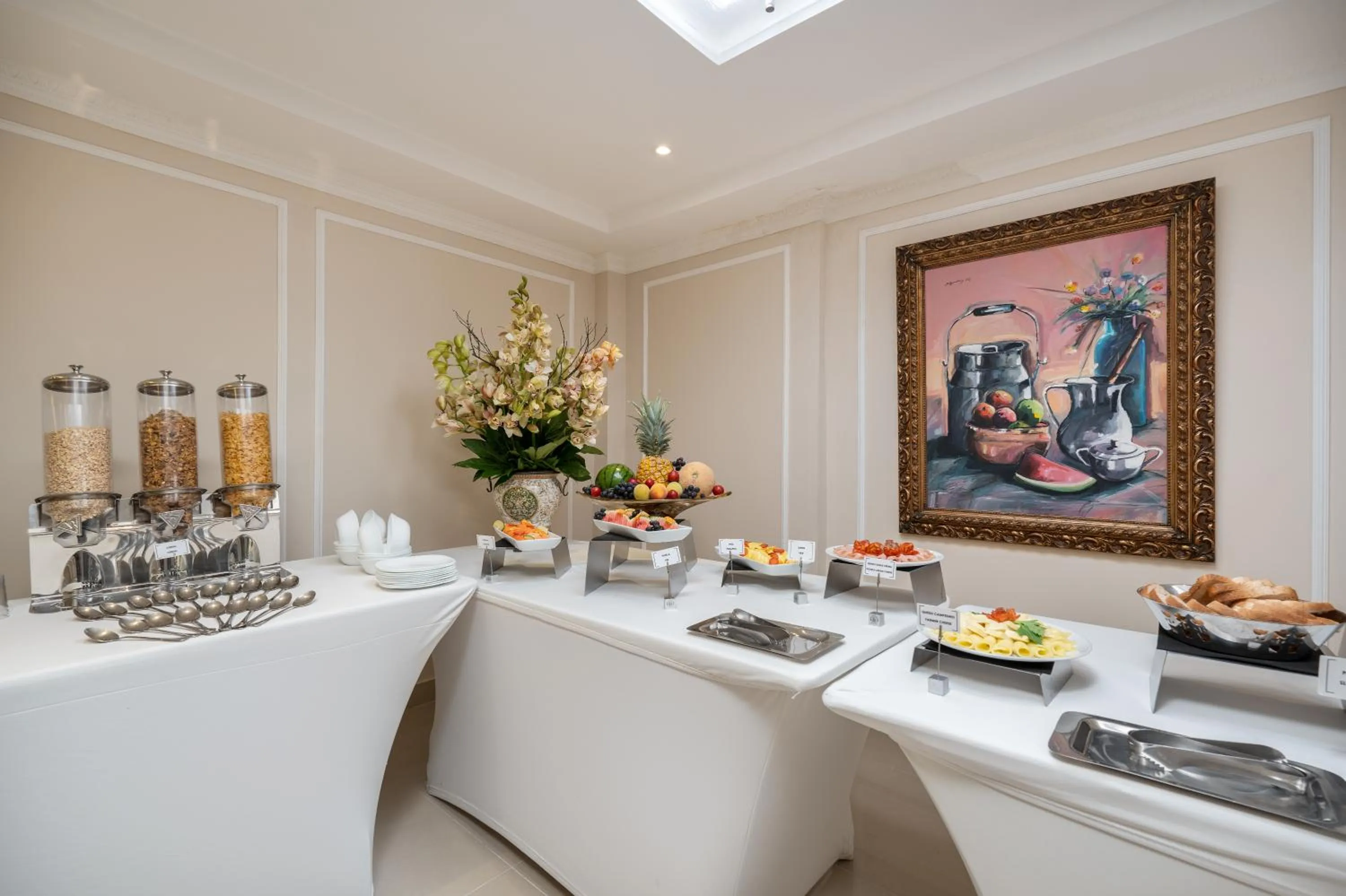 Buffet breakfast in Hotel Le Manoir Bogotá