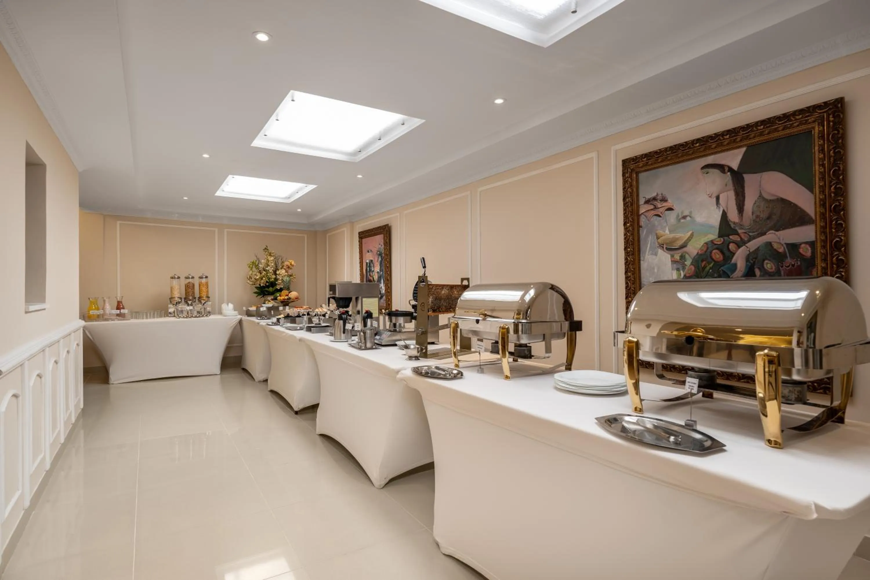 Buffet breakfast in Hotel Le Manoir Bogotá