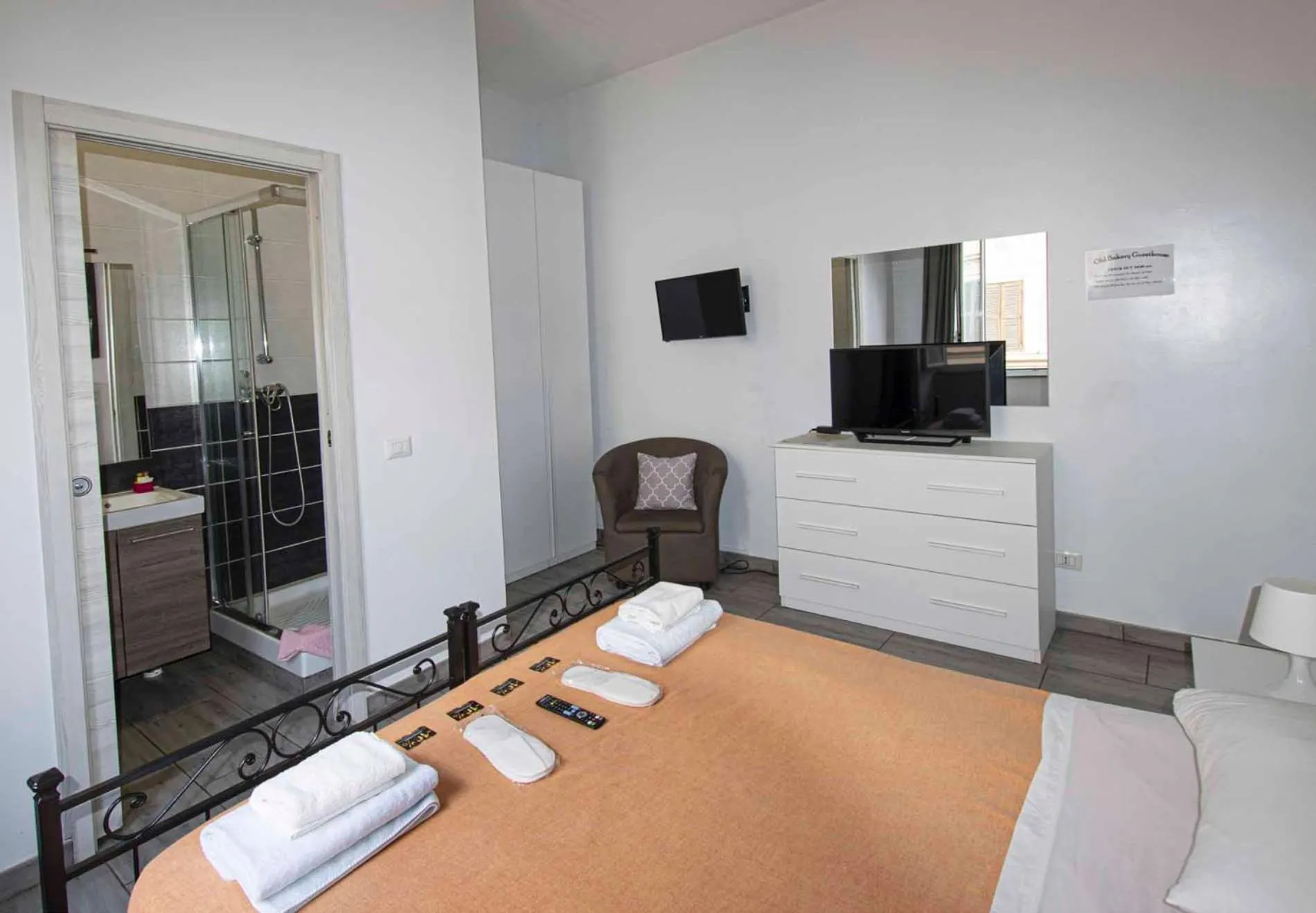 Bed in Old Bakery Rome GuestHouse