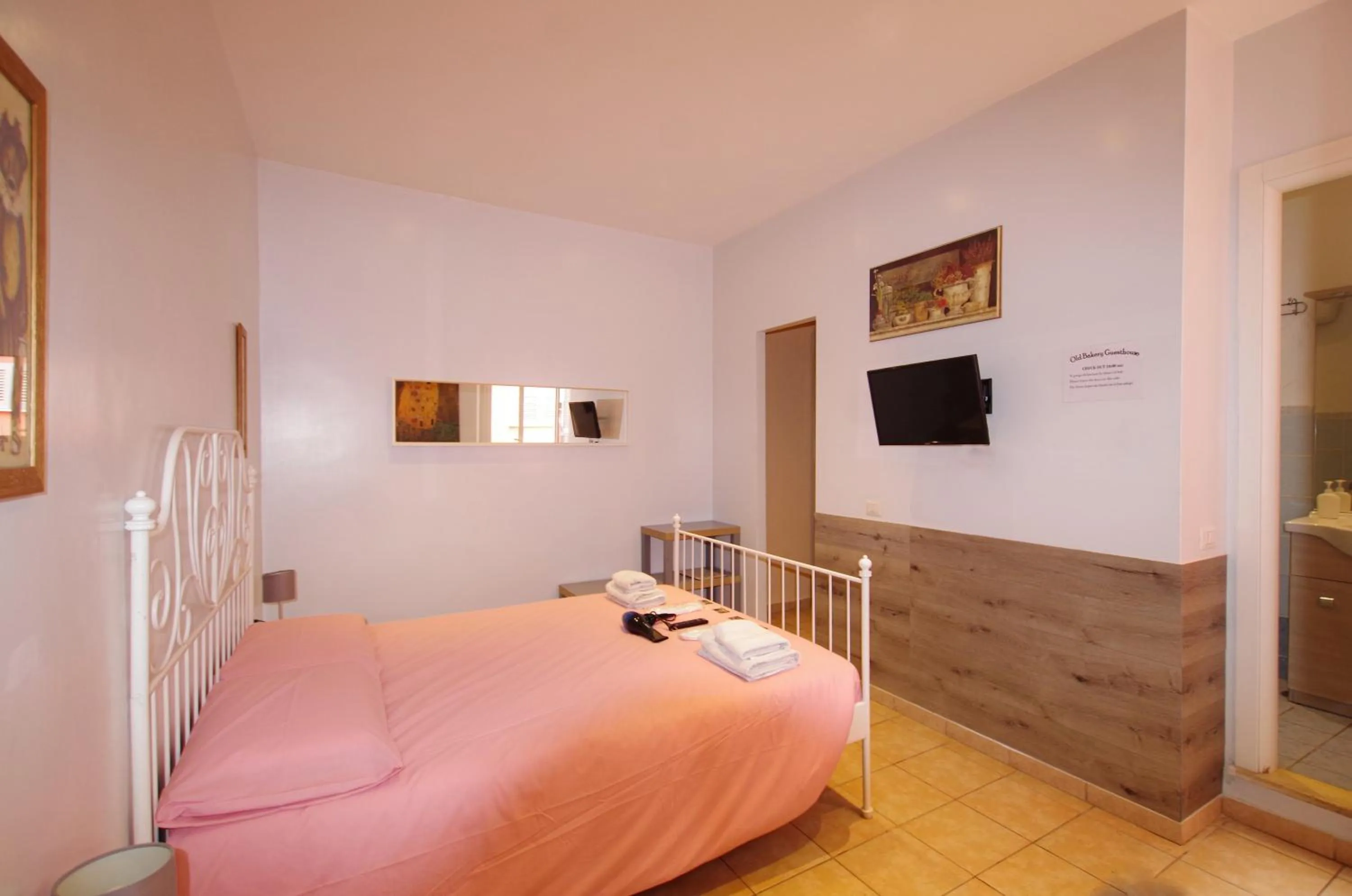 Bed in Old Bakery Rome GuestHouse