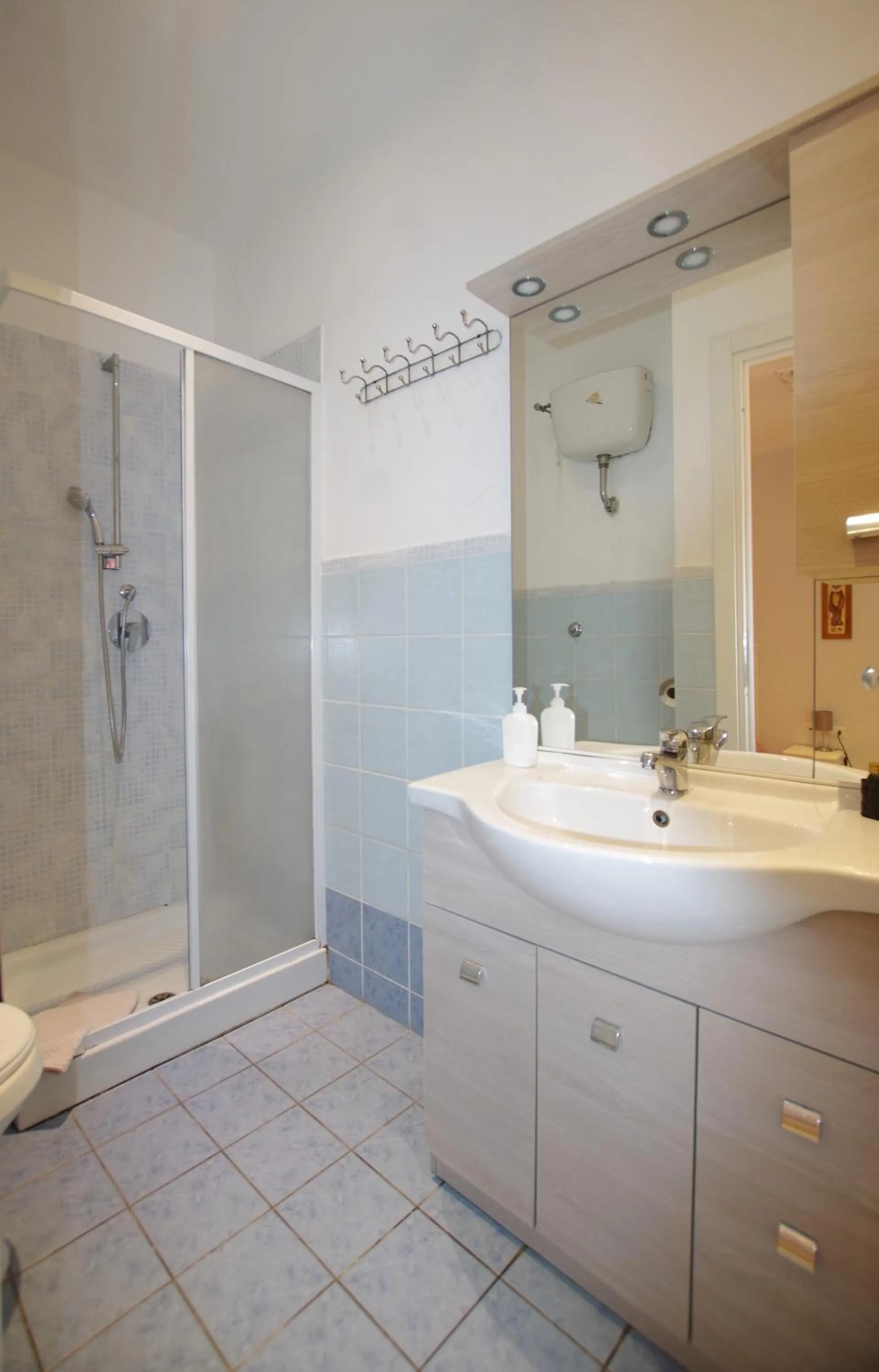 Shower in Old Bakery Rome GuestHouse