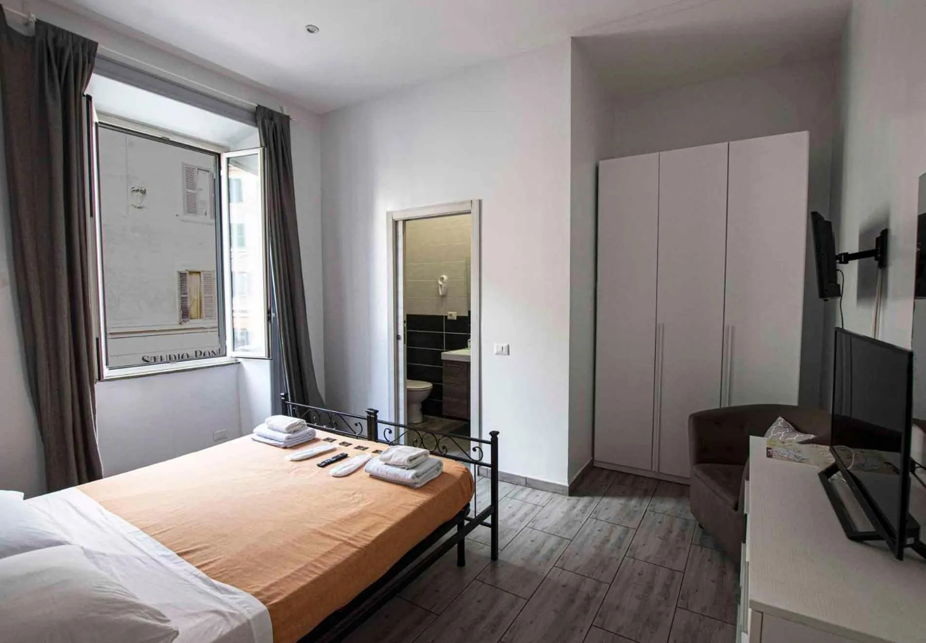 Bed in Old Bakery Rome GuestHouse