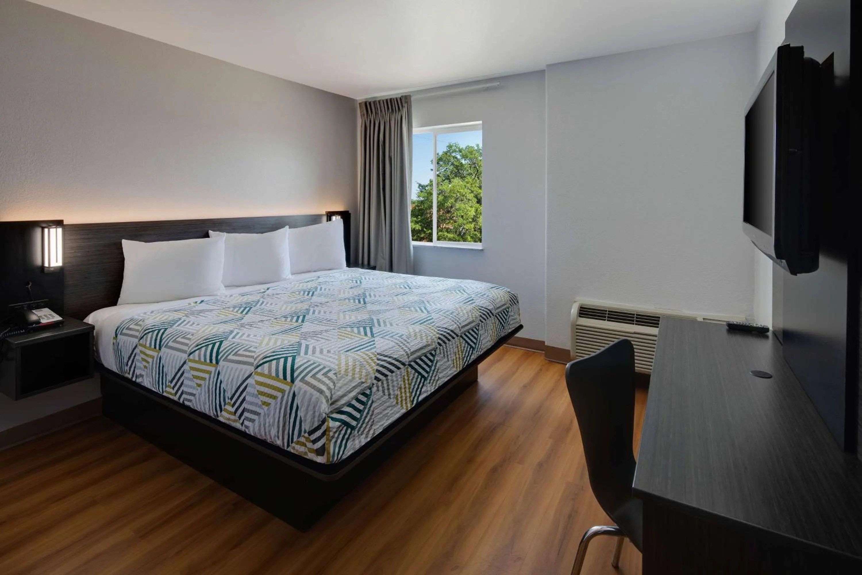 King Room - single occupancy - Smoking  in Baymont by Wyndham San Antonio Airport