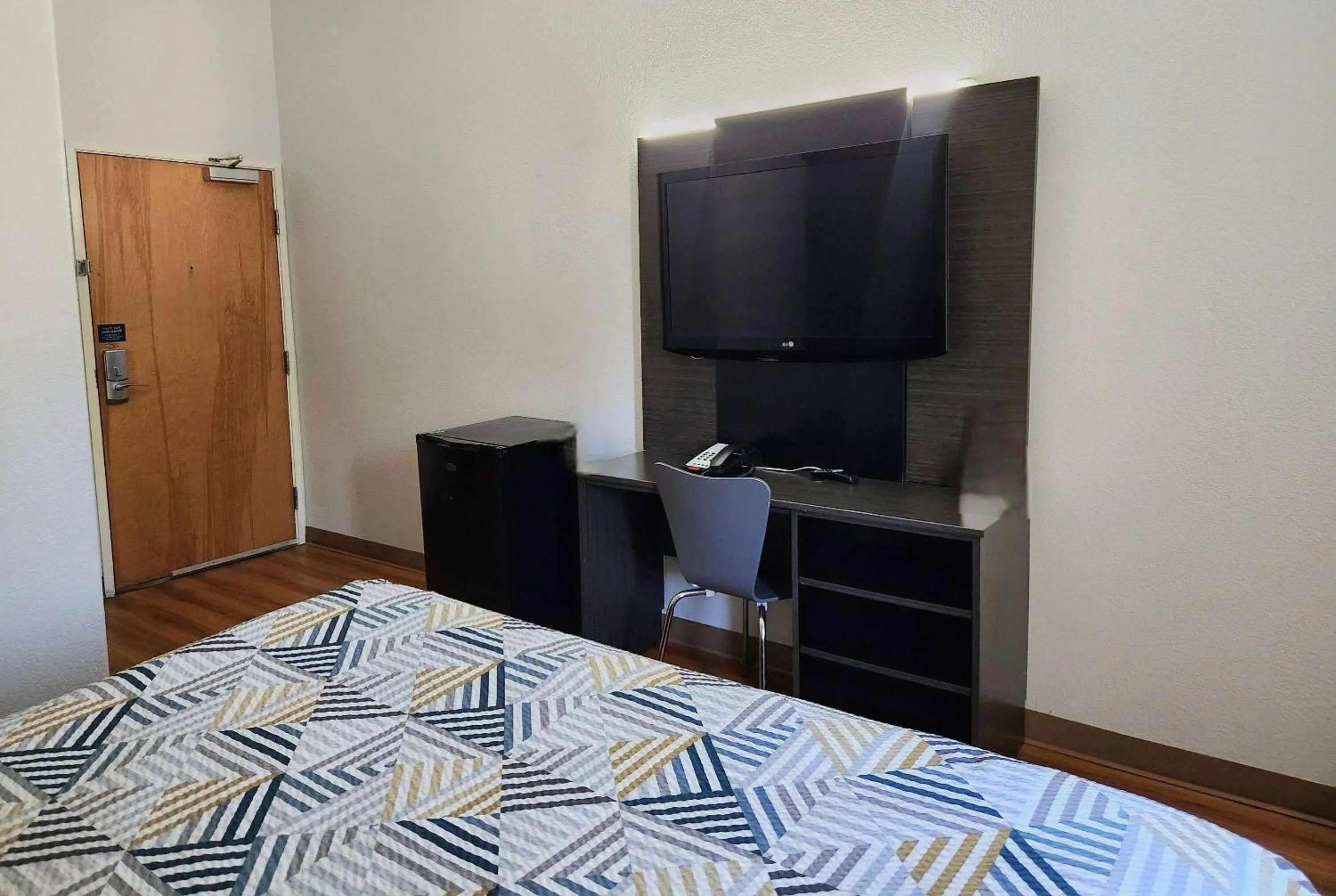 Photo of the whole room in Baymont by Wyndham San Antonio Airport