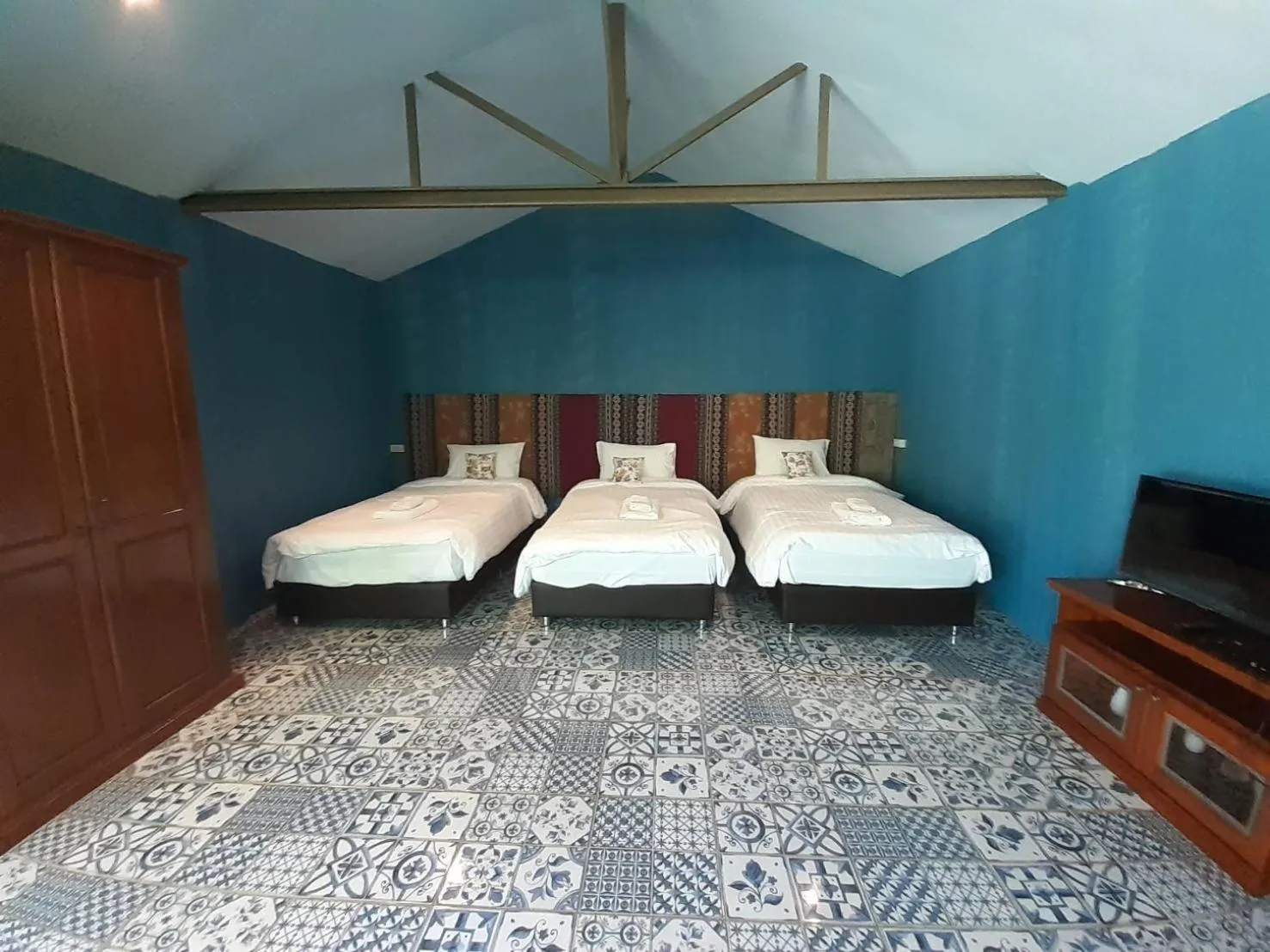 Bed in Thanburi resort