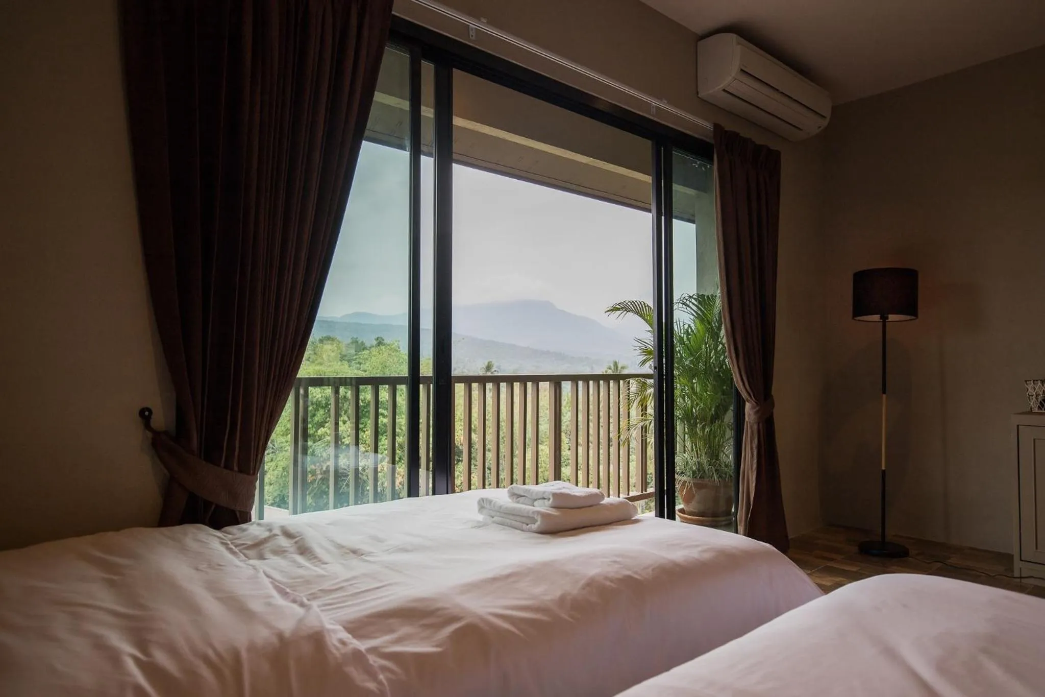 Bed in Thanburi resort