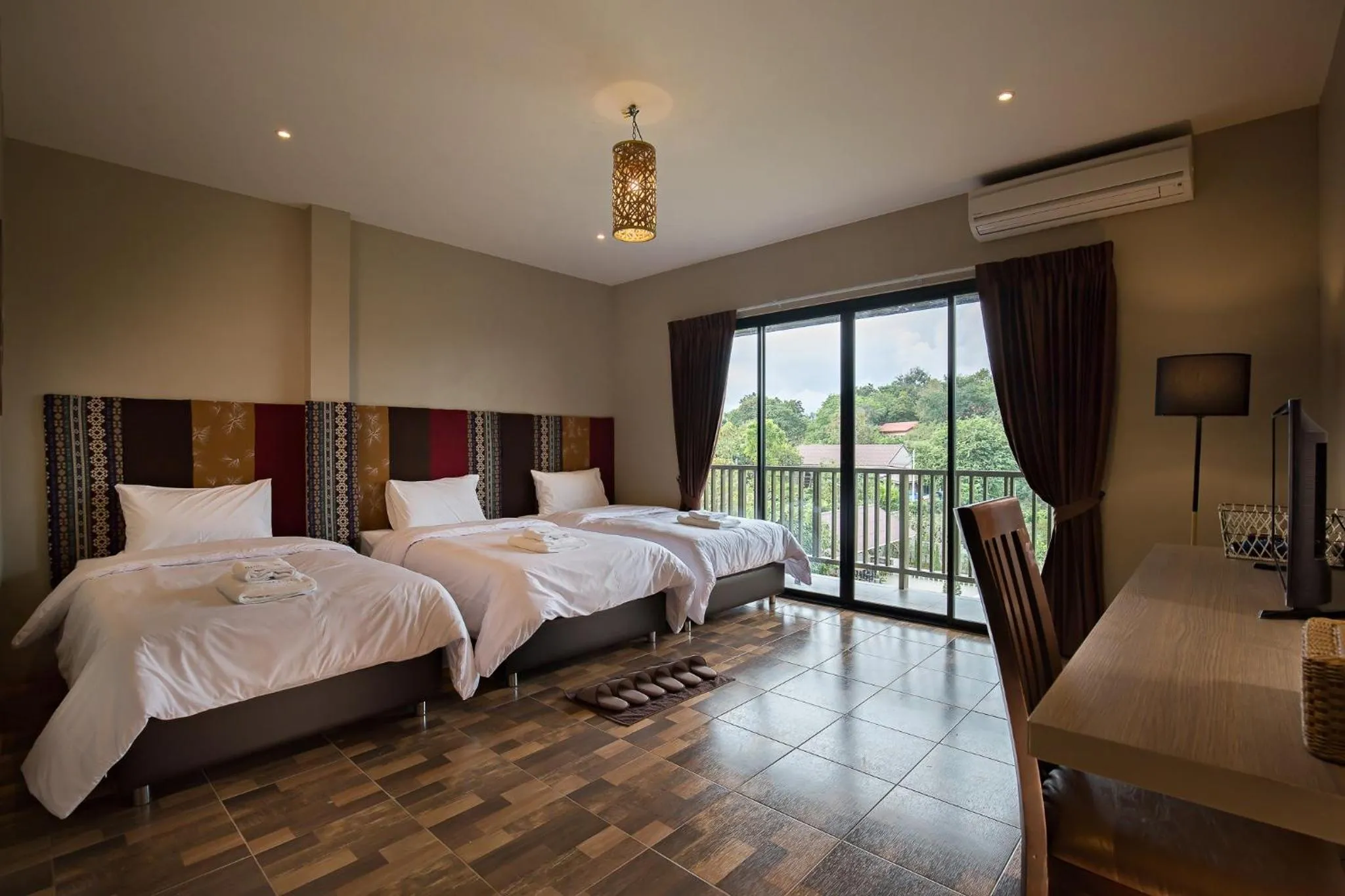 Mountain view, Bed in Thanburi resort