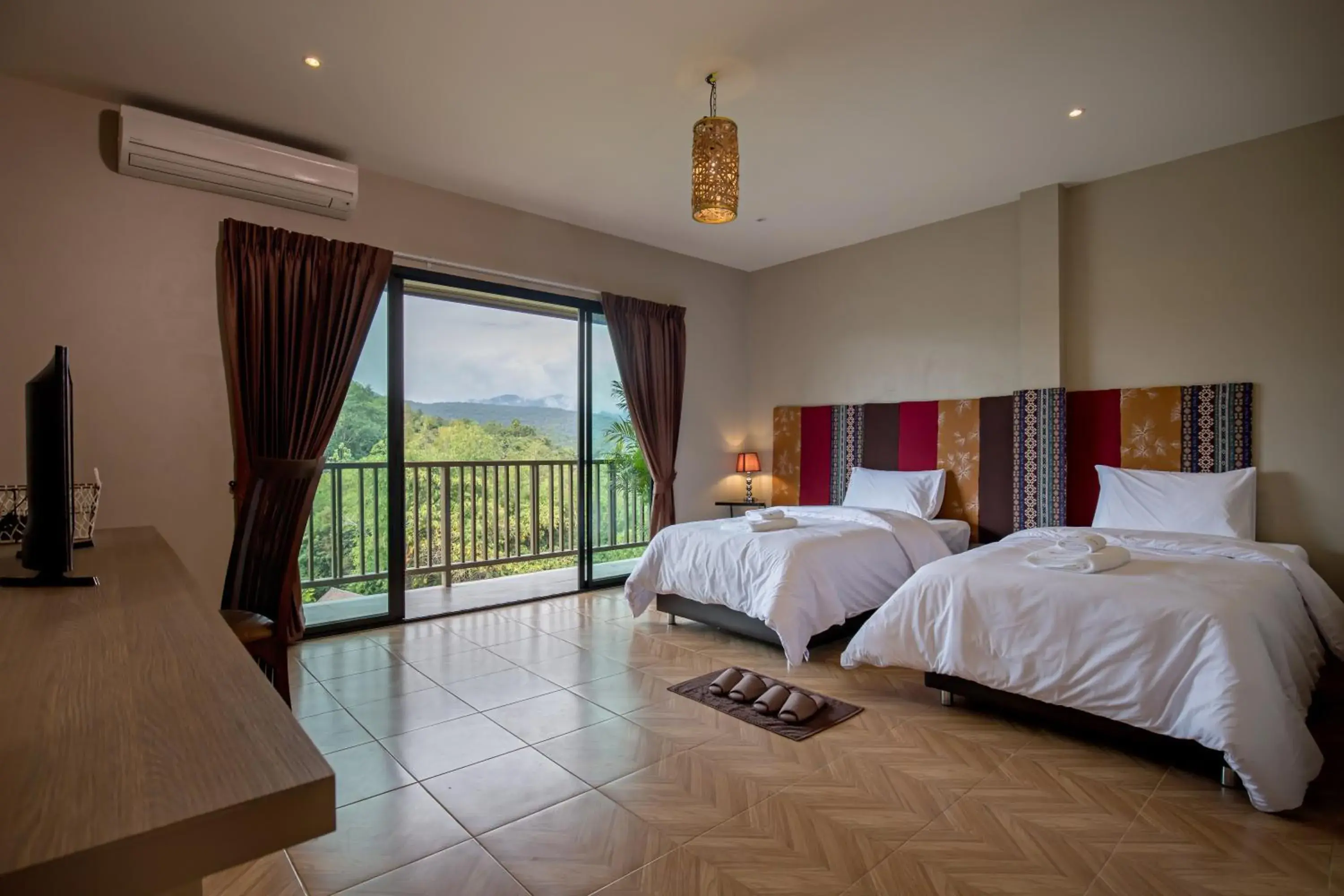 Twin Room with Mountain View in Thanburi resort Twin Room with Mountain View in Thanburi resort