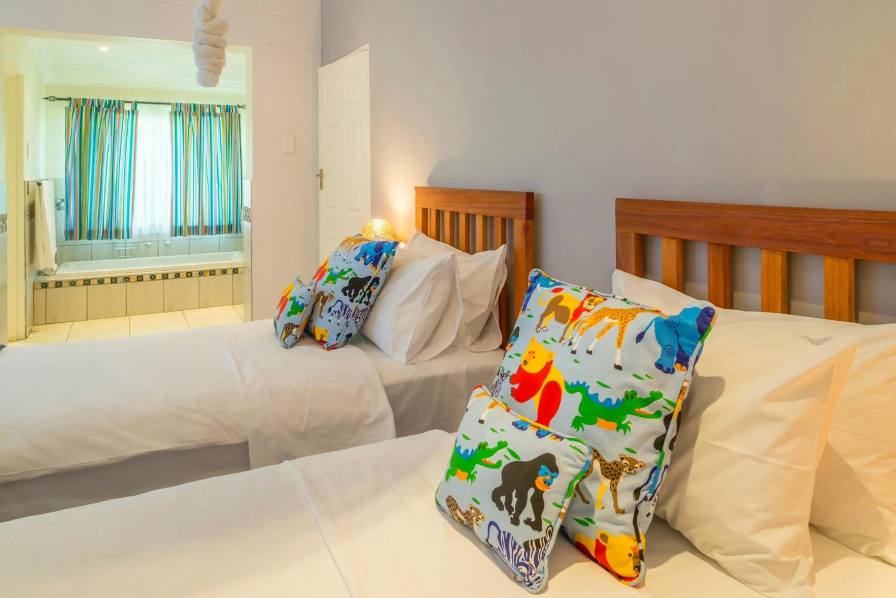 Bathroom, Bed in Batonka Guest Lodge