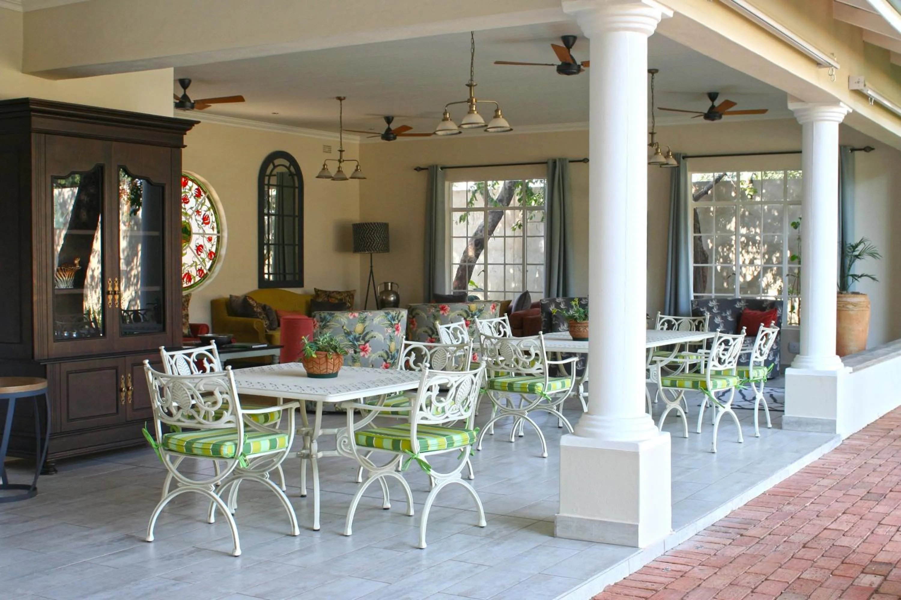 Restaurant/places to eat in Batonka Guest Lodge