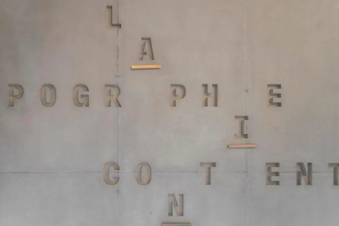 Text overlay in Hotel Tipografia do Conto by Casa do Conto