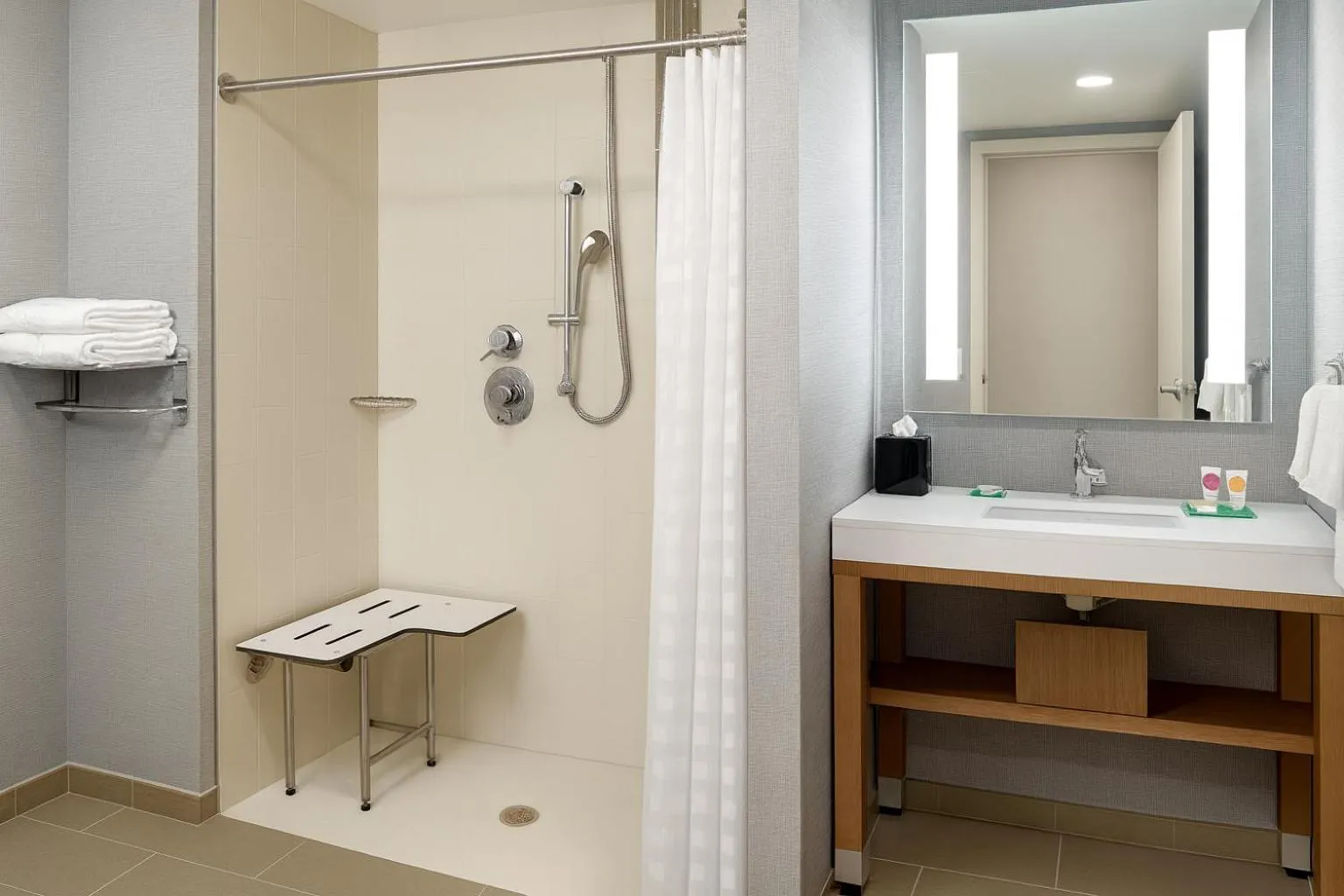 Shower in Hyatt Place Pasadena