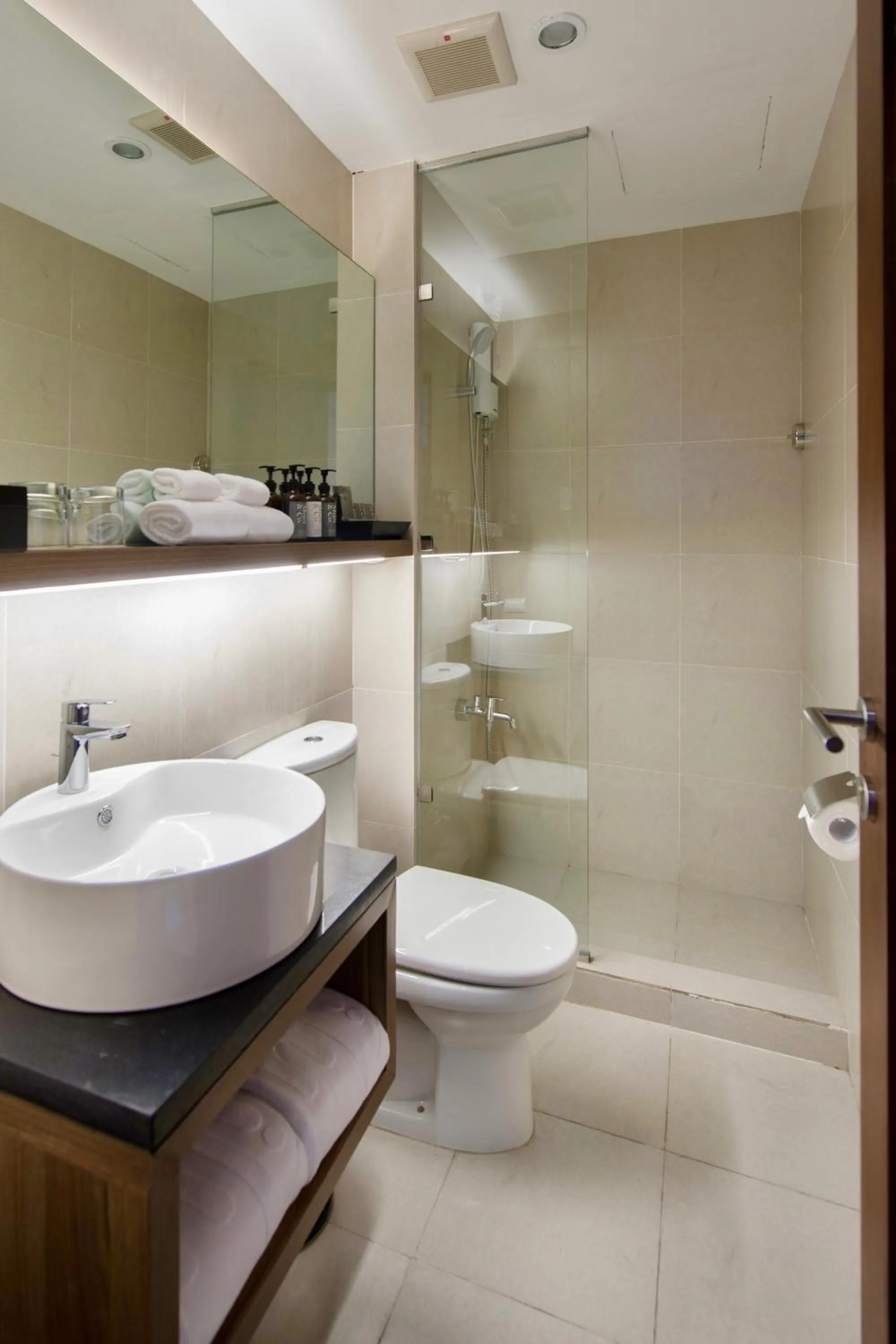 Shower in The Sphere Serviced Residences Managed by HII