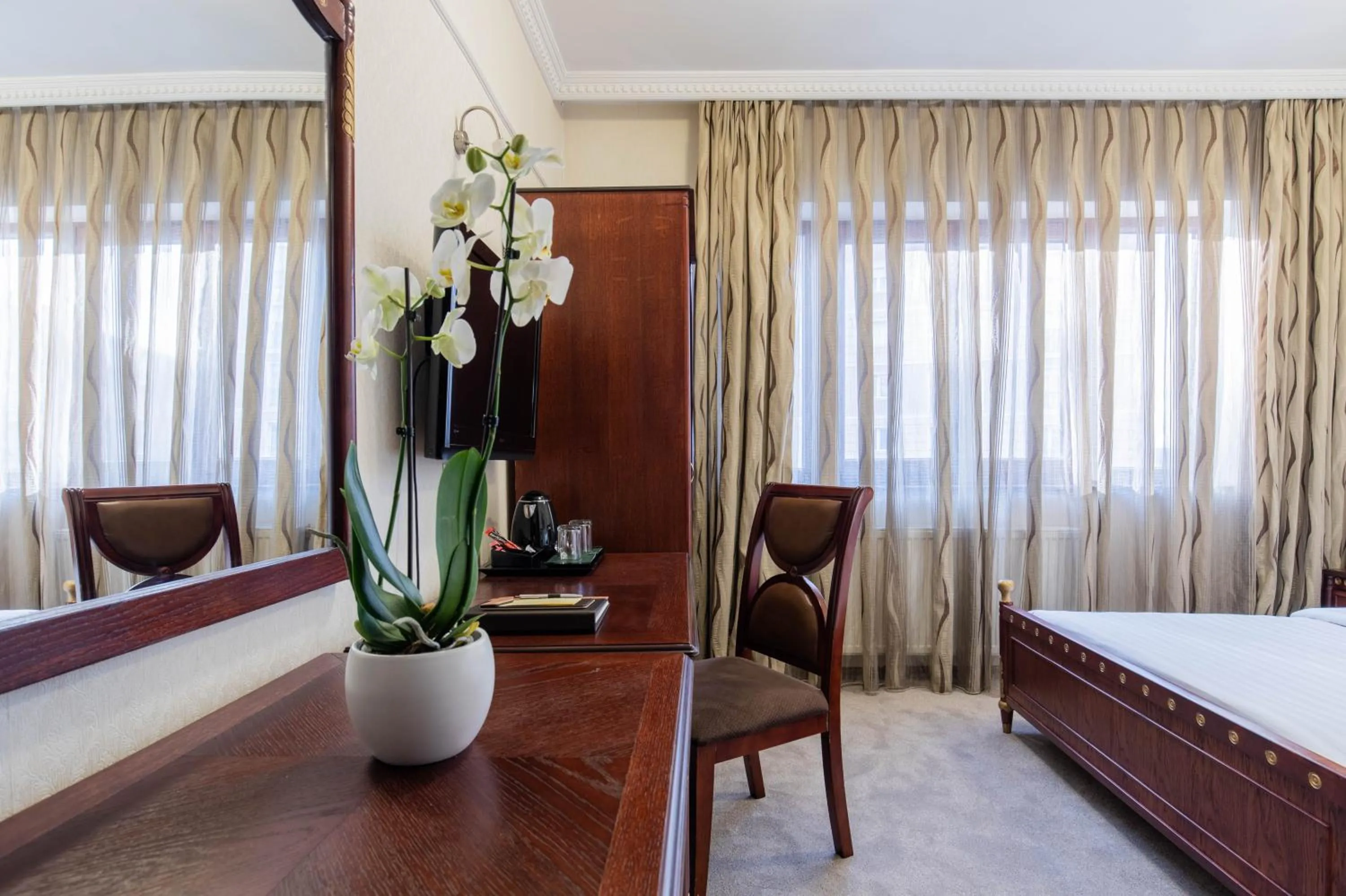 TV and multimedia, Bed in Hotel Afa