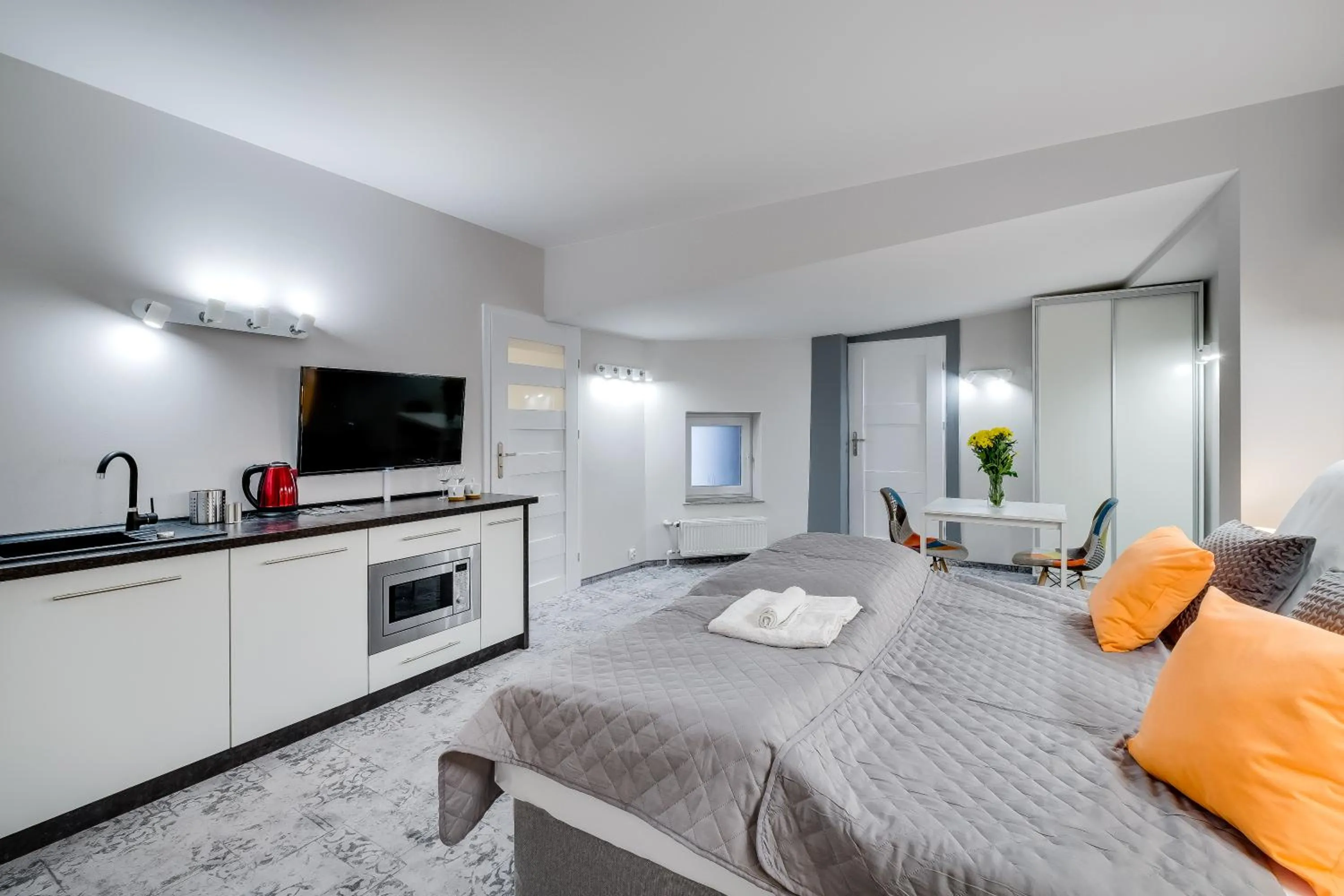 Kitchen or kitchenette, Bed in SAVOY Mariacka Apartments