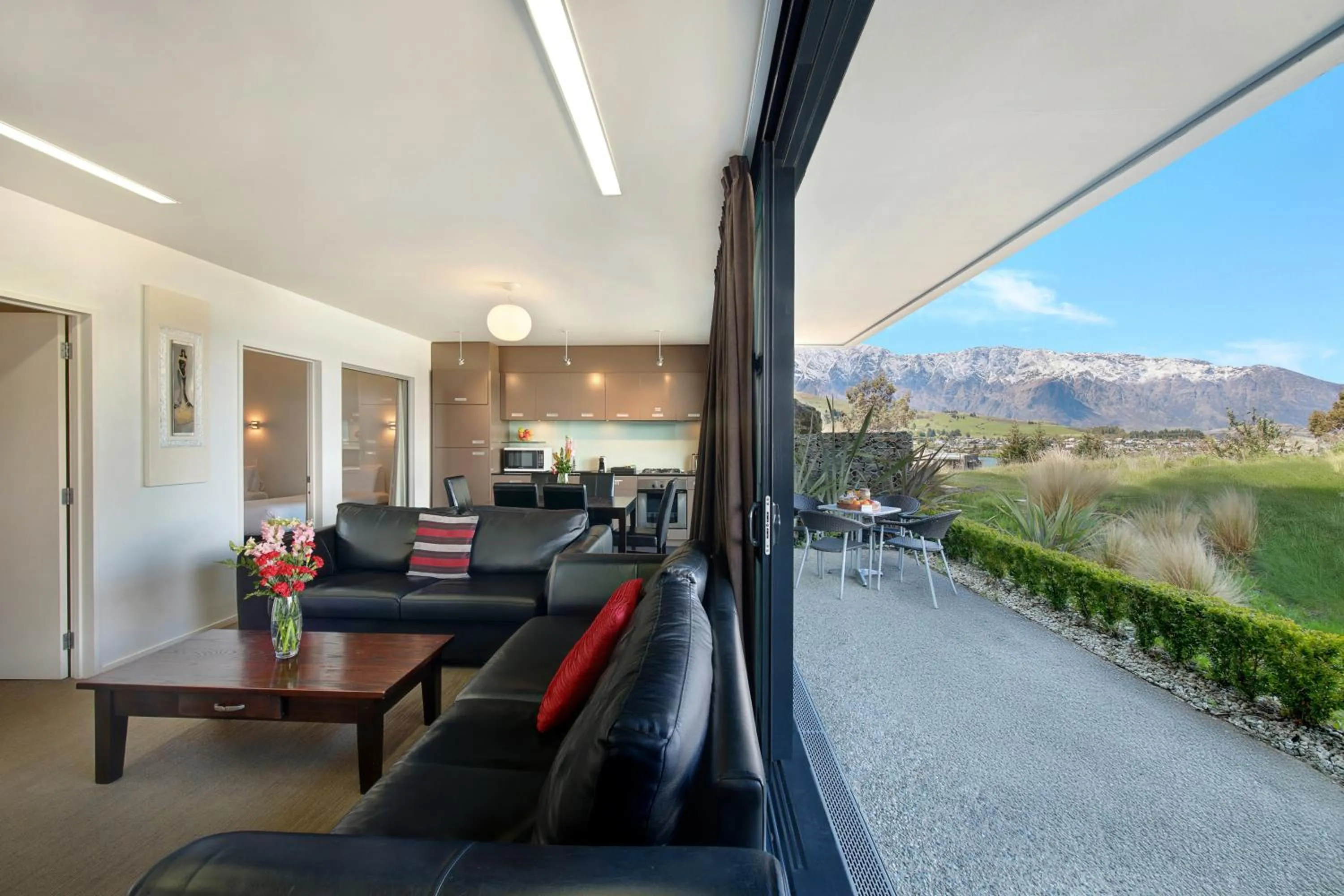Living room in Swiss-Belsuites Pounamu Queenstown