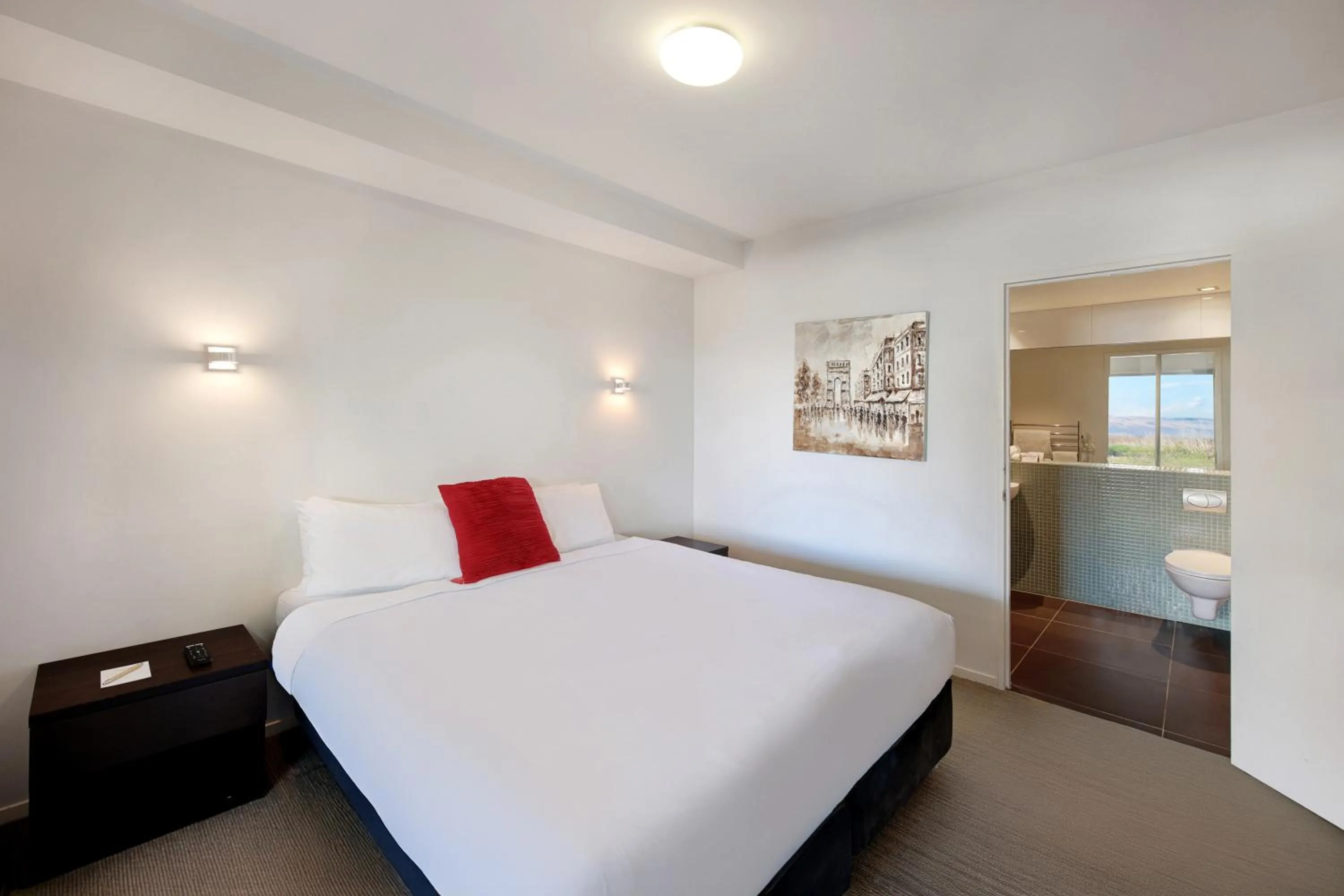 Bedroom, Bed in Swiss-Belsuites Pounamu Queenstown