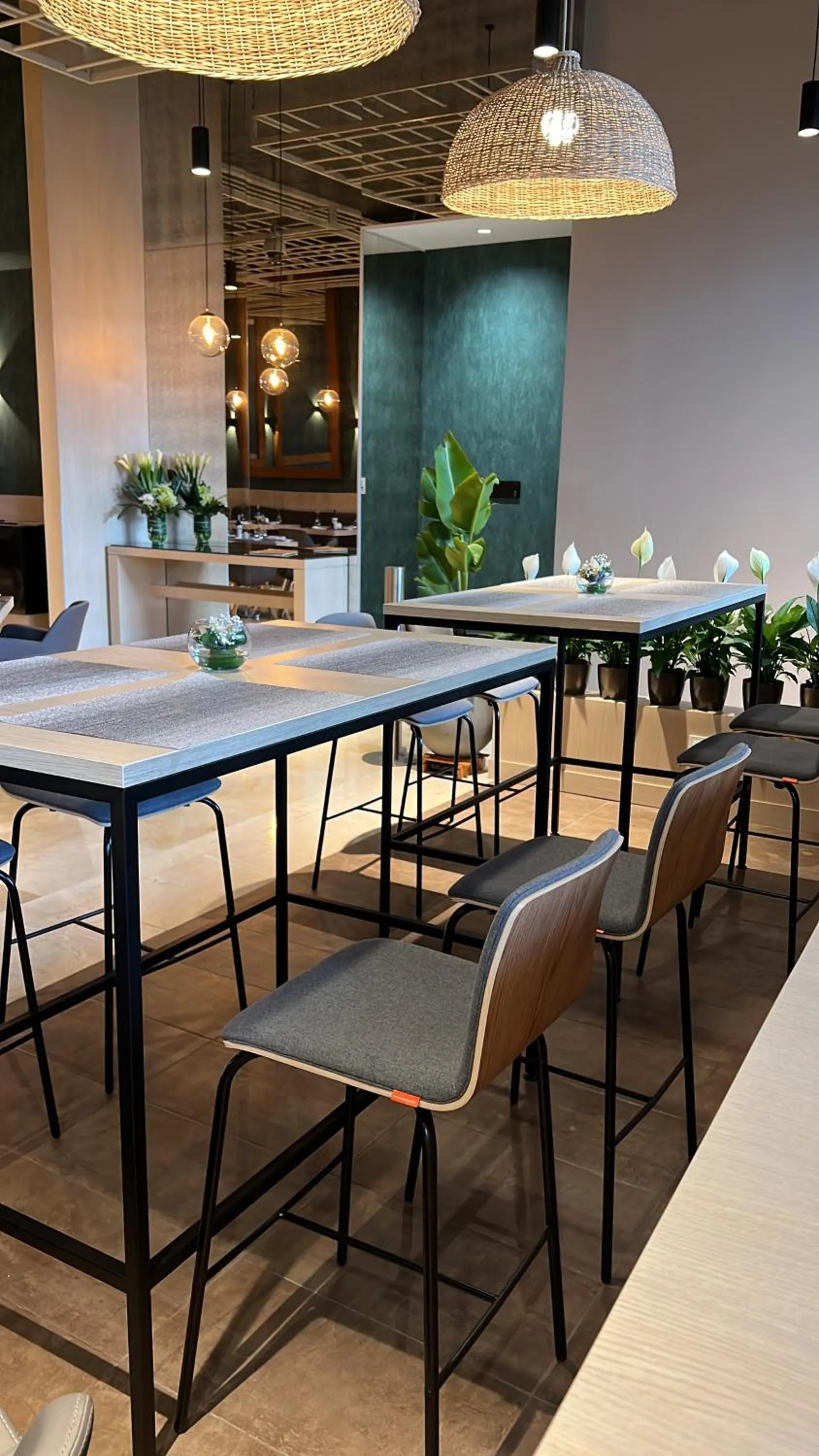 Restaurant/places to eat in Holiday Inn Bogota Airport by IHG