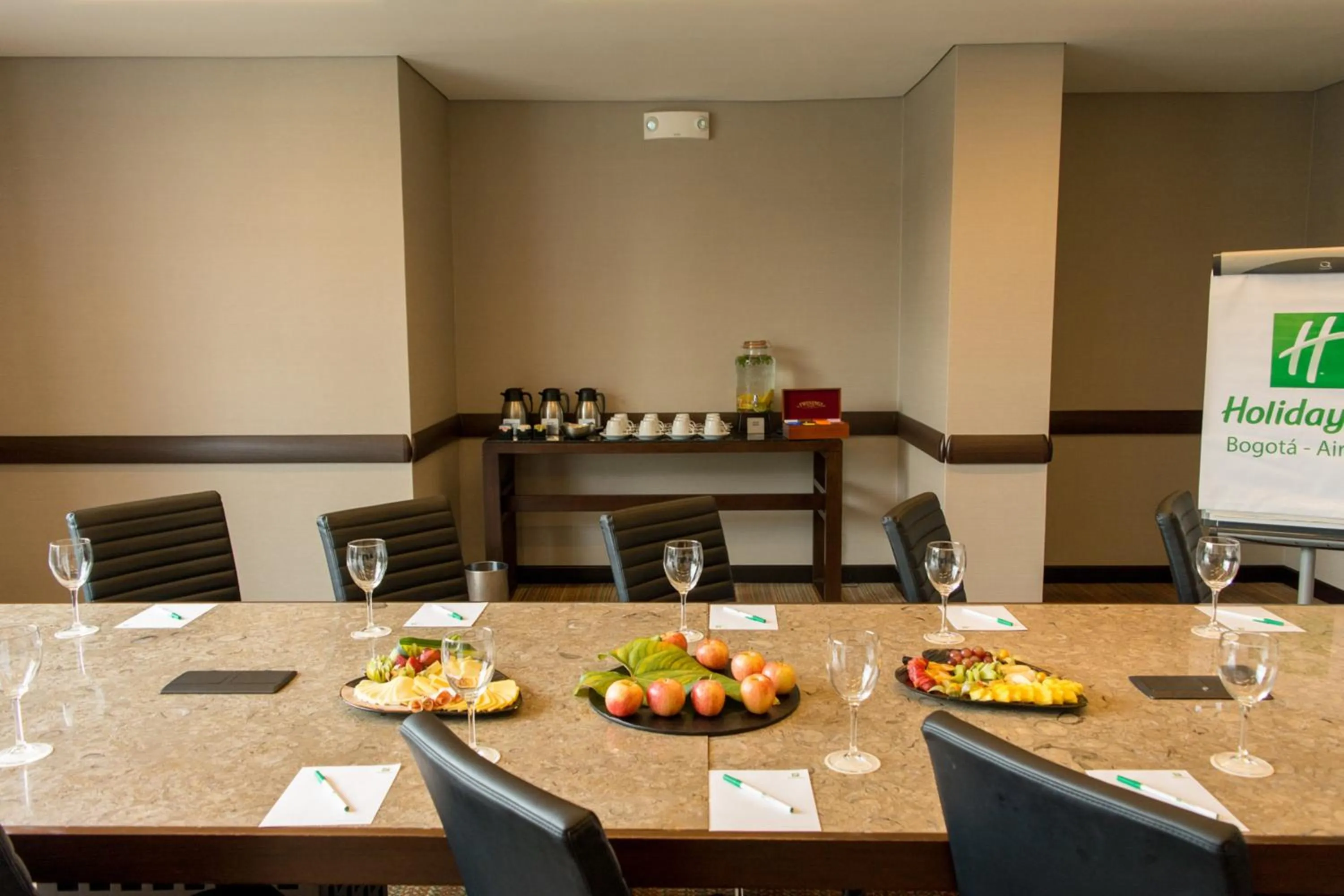 Meeting/conference room in Holiday Inn Bogota Airport by IHG