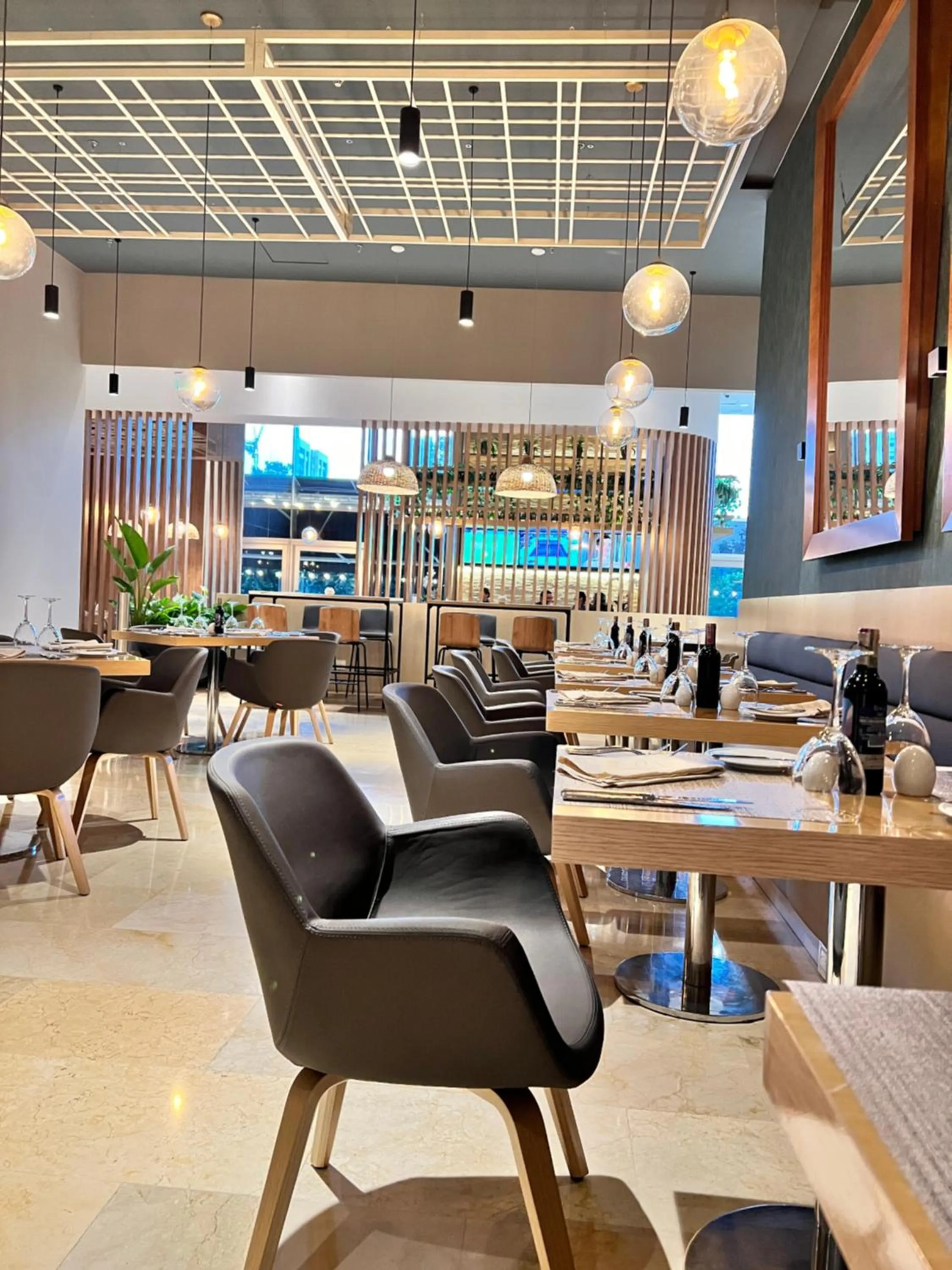 Restaurant/places to eat in Holiday Inn Bogota Airport by IHG