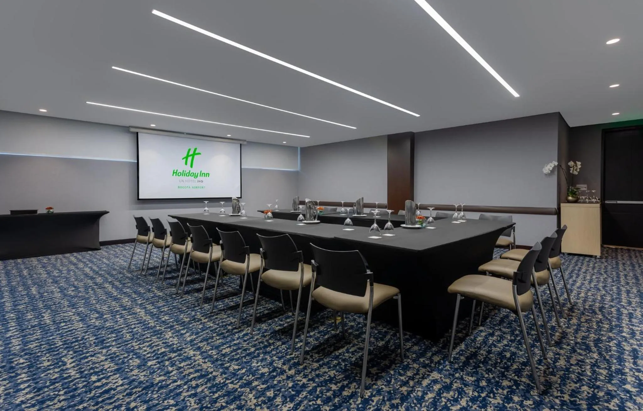 Meeting/conference room in Holiday Inn Bogota Airport by IHG