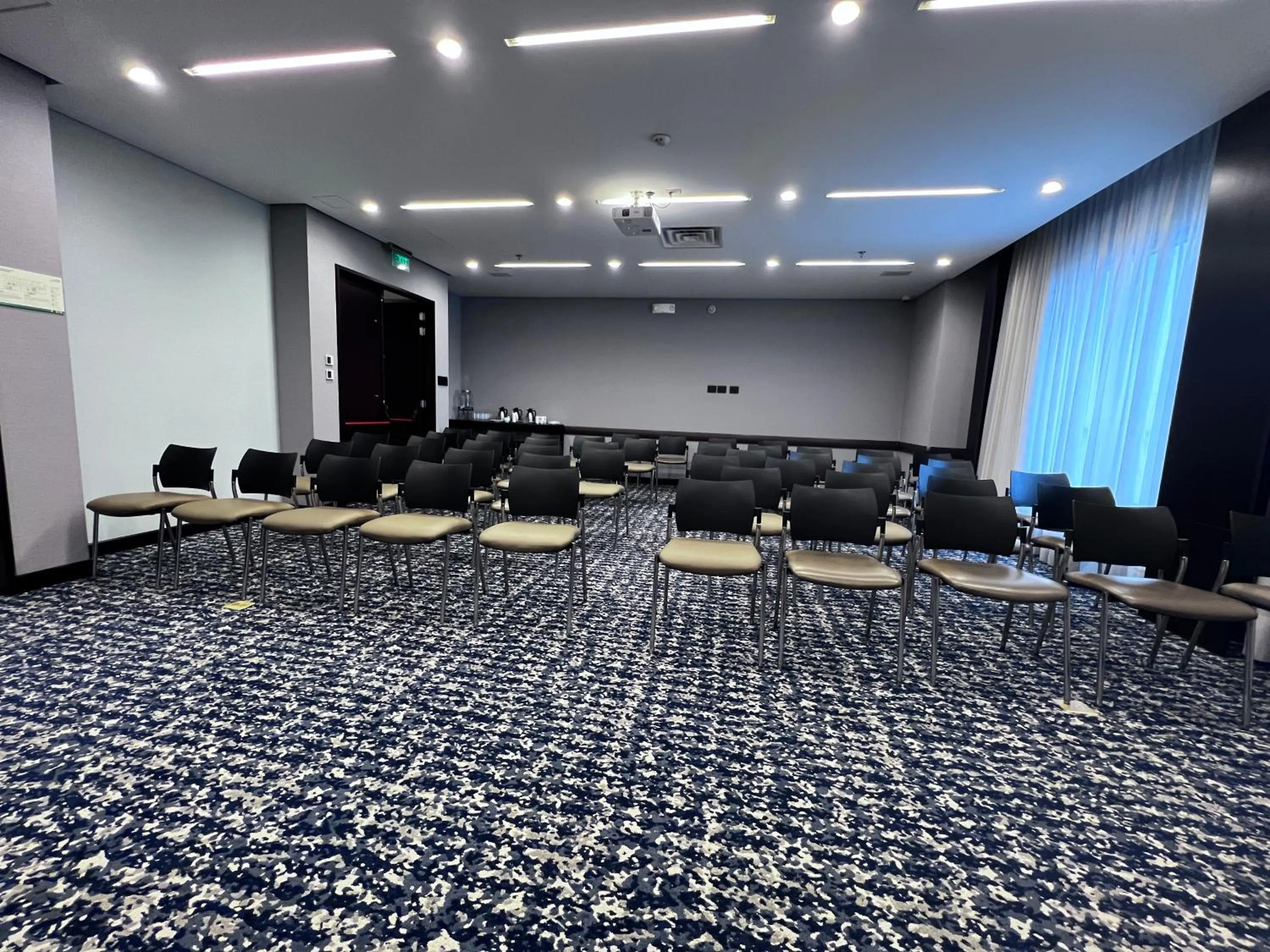 Meeting/conference room in Holiday Inn Bogota Airport by IHG