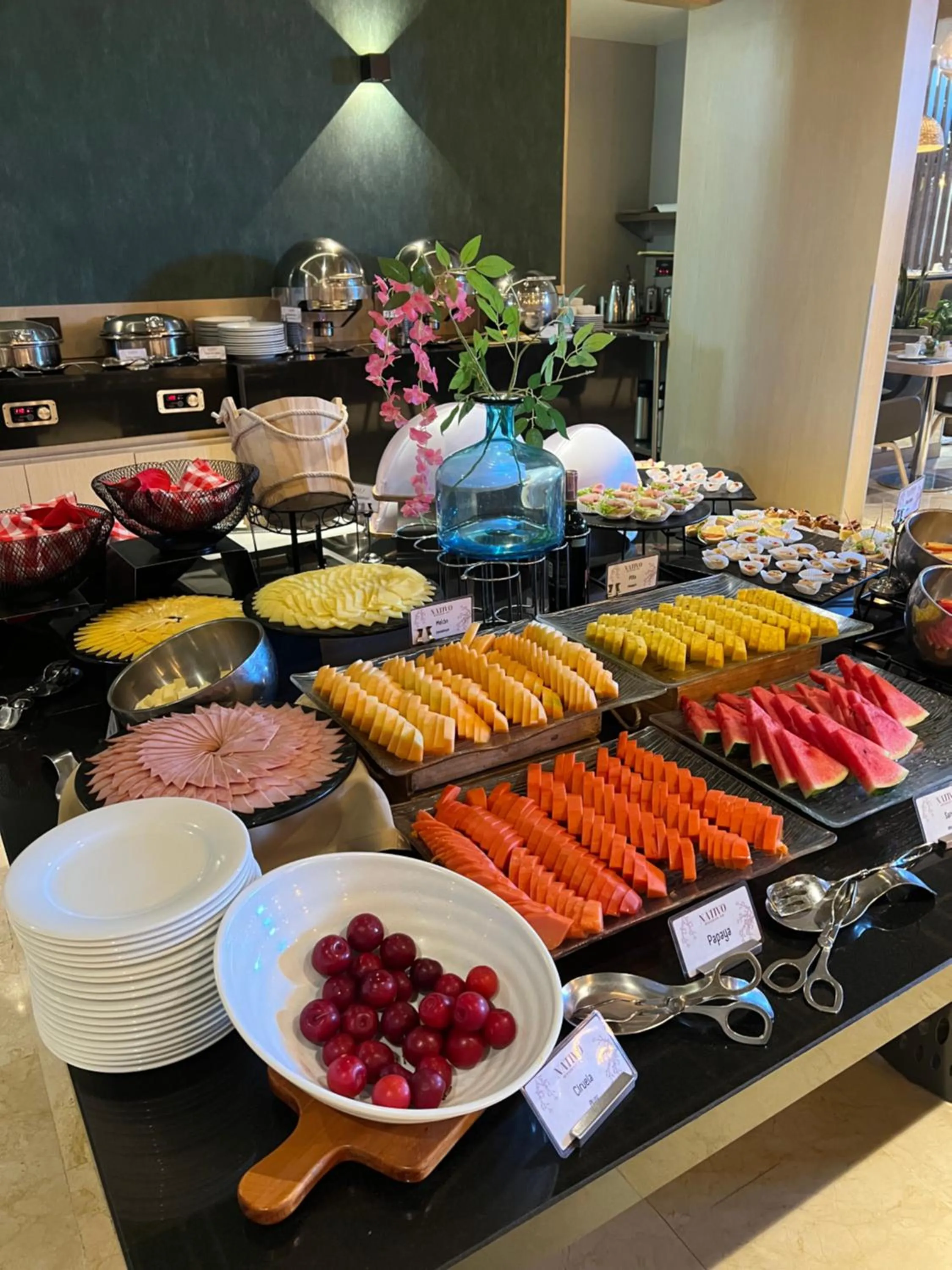 Food and drinks in Holiday Inn Bogota Airport by IHG