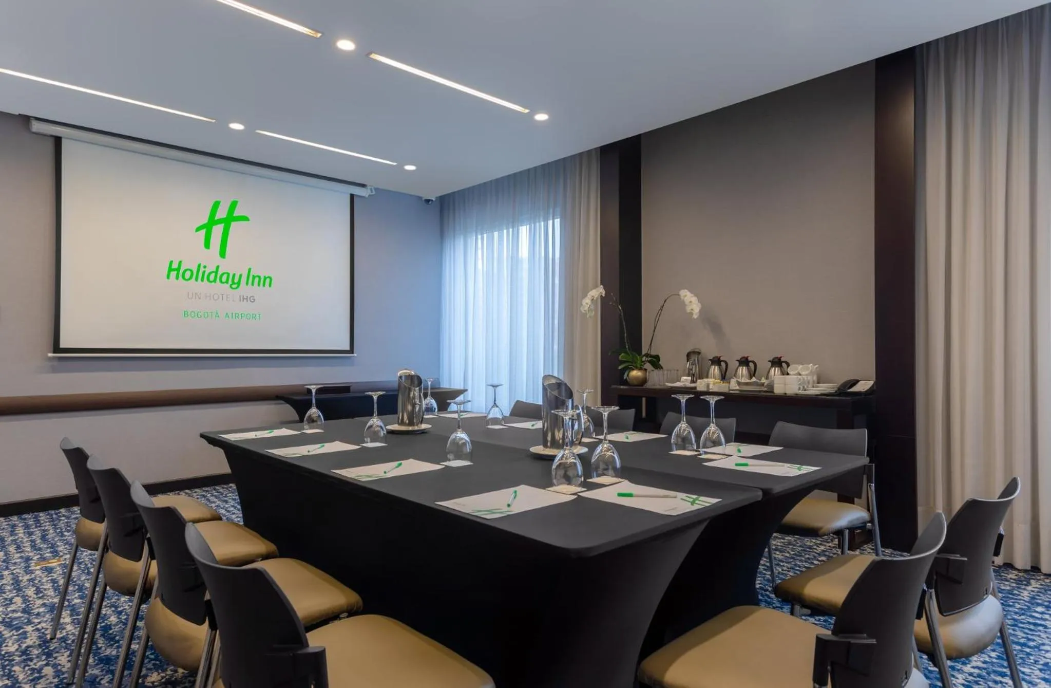 Meeting/conference room in Holiday Inn Bogota Airport by IHG