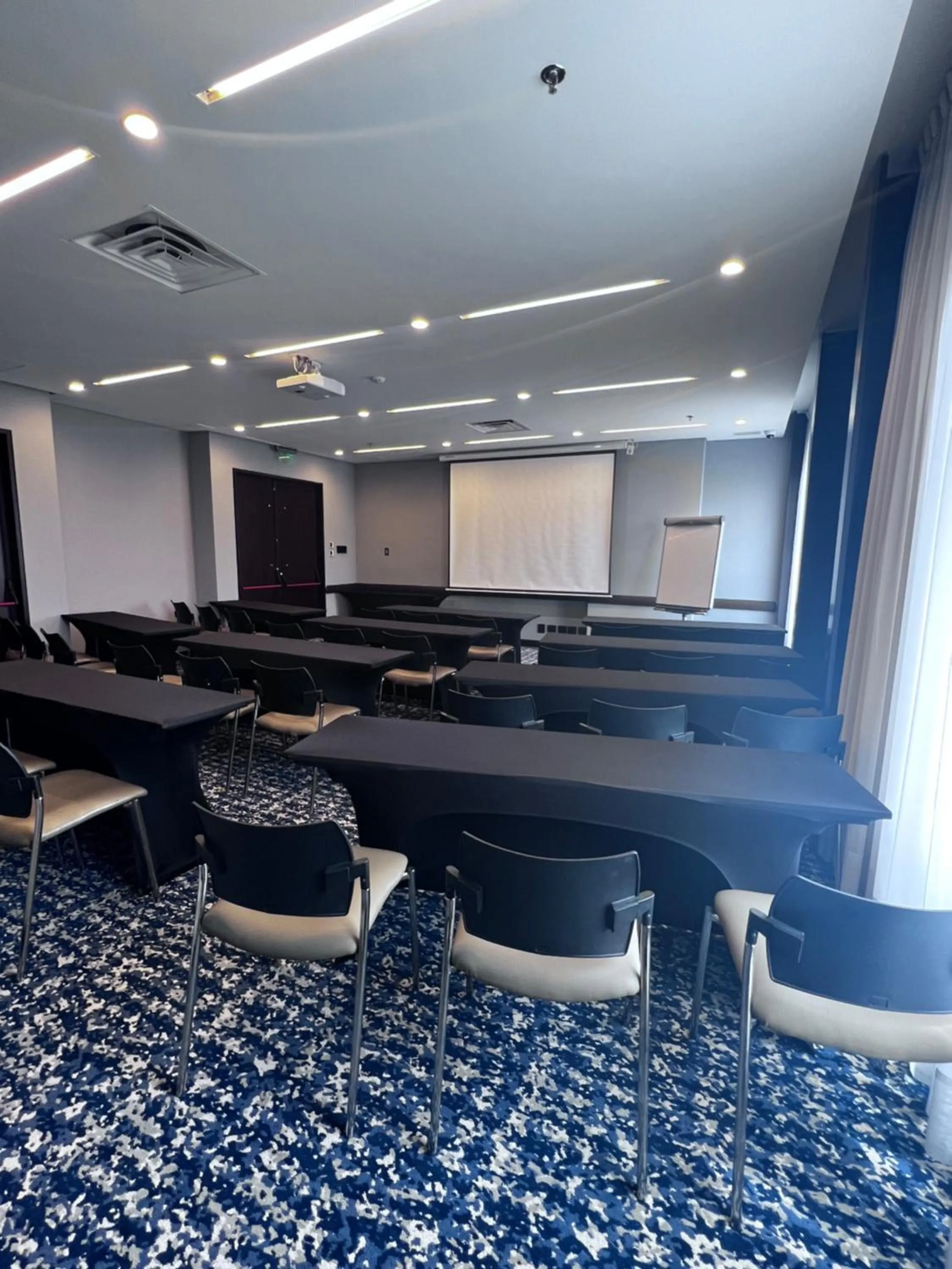 Meeting/conference room in Holiday Inn Bogota Airport by IHG