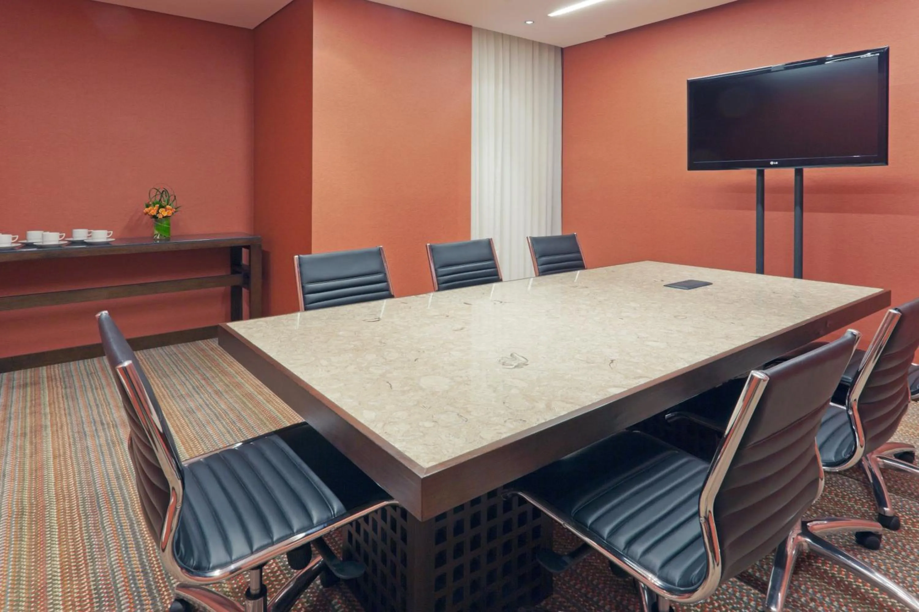 Meeting/conference room in Holiday Inn Bogota Airport by IHG